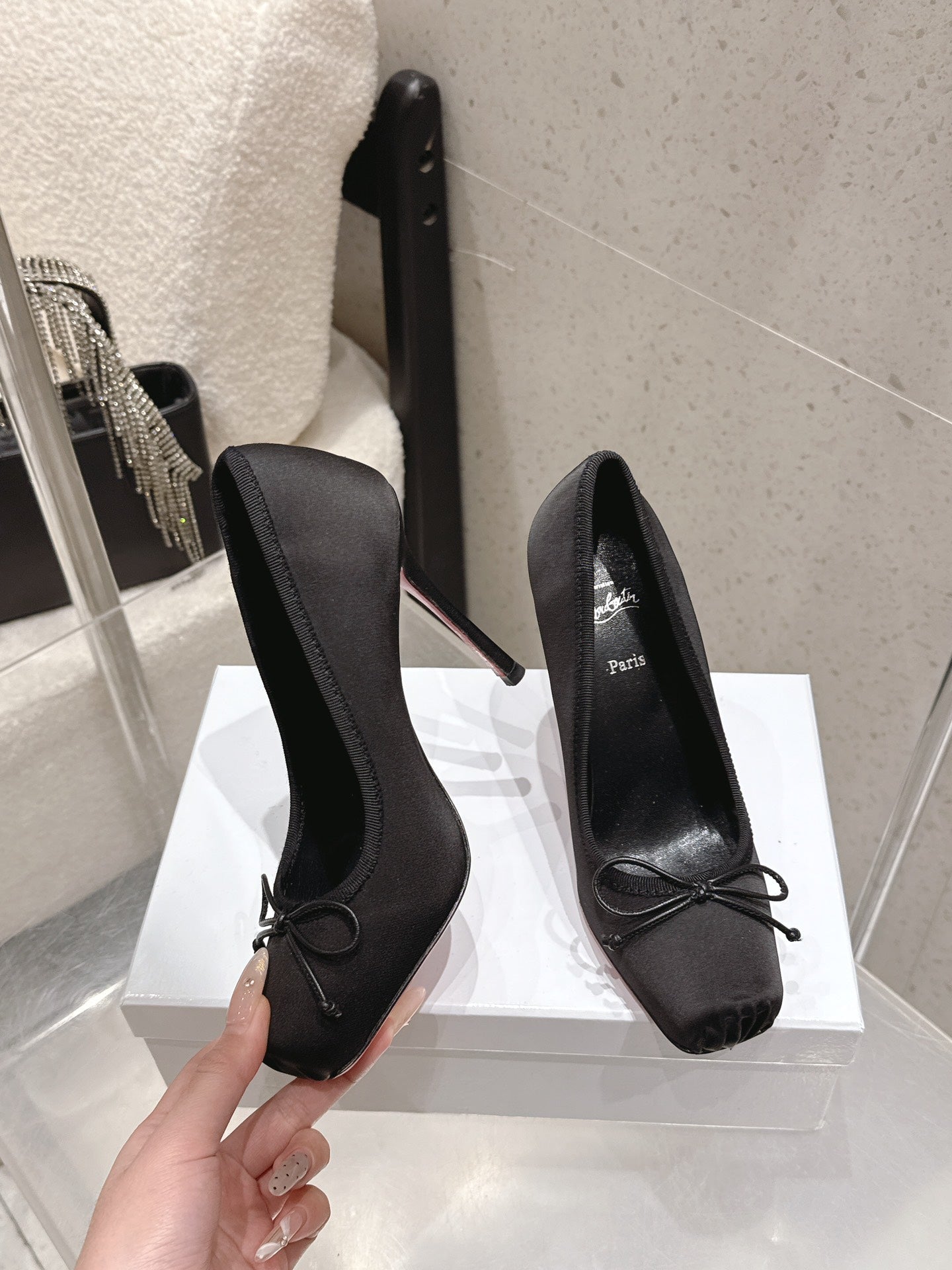 CL Cassia Nodo Pumps 10.5 Black Satin 610825