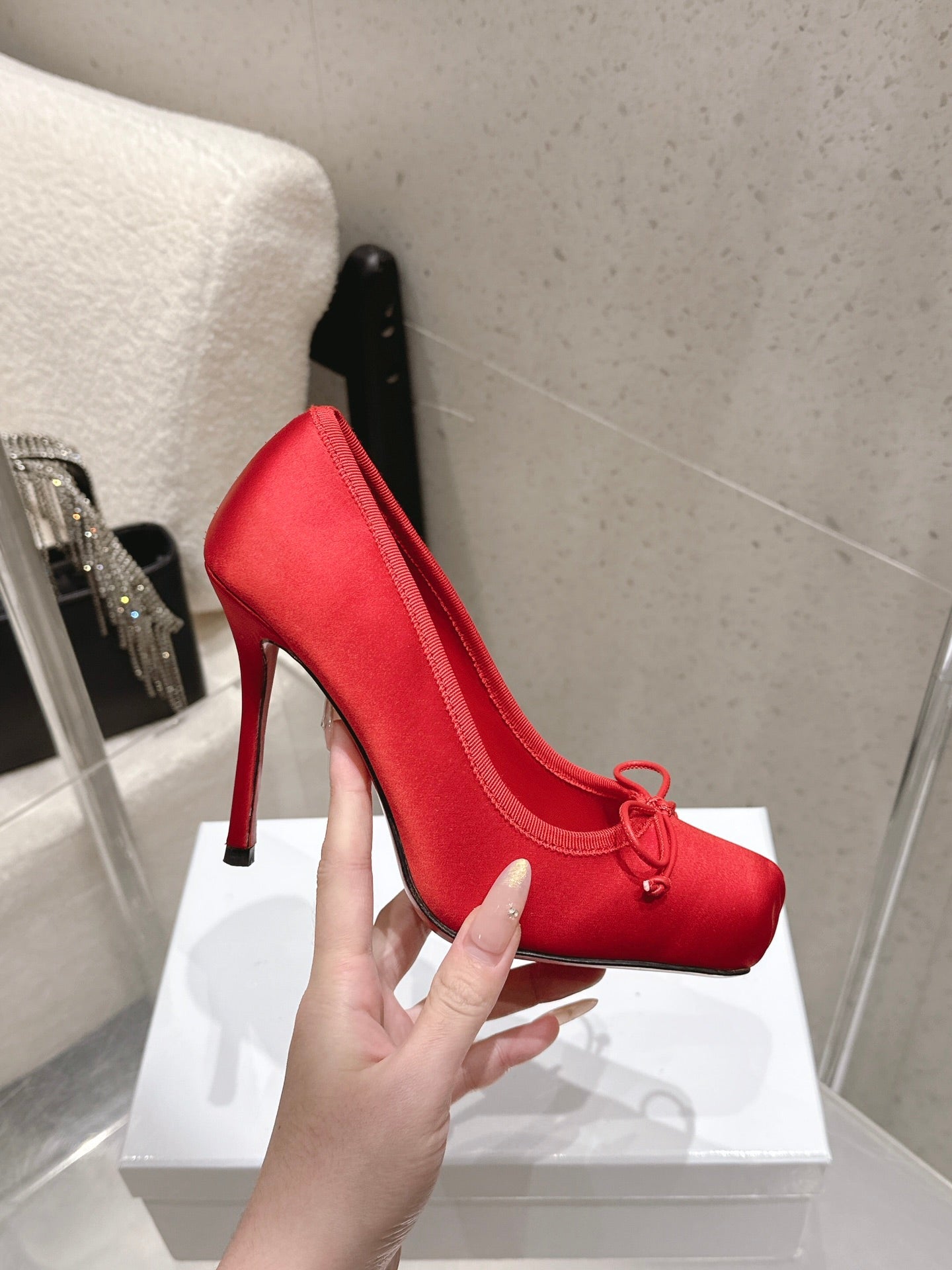 CL Cassia Nodo Pumps 10.5 Red Satin 610825