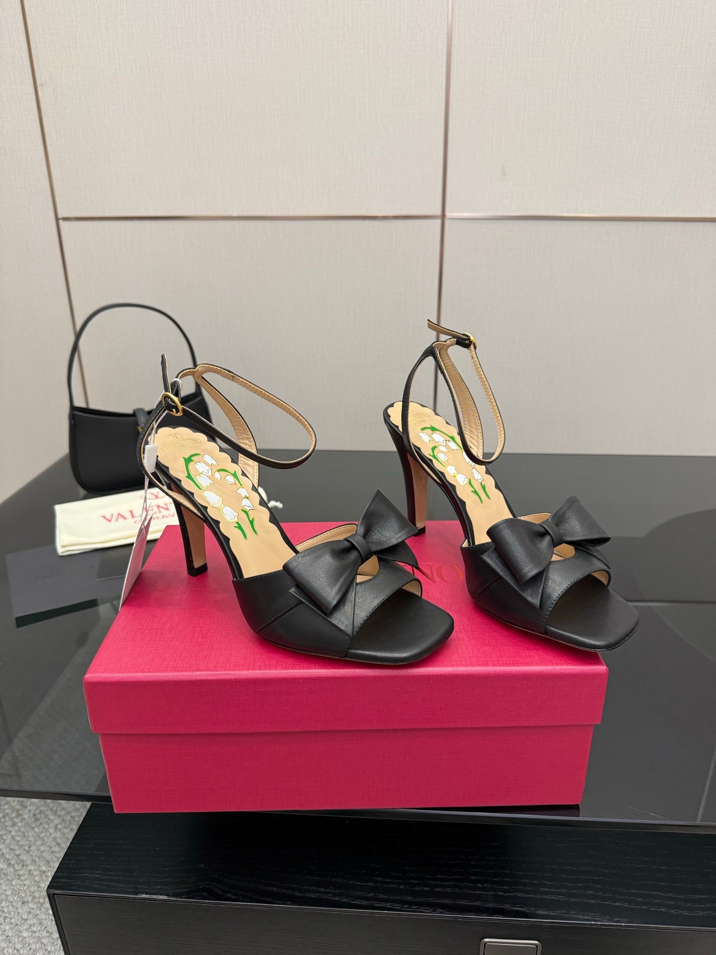 VT Bowow Sandal 95mm Black Leather