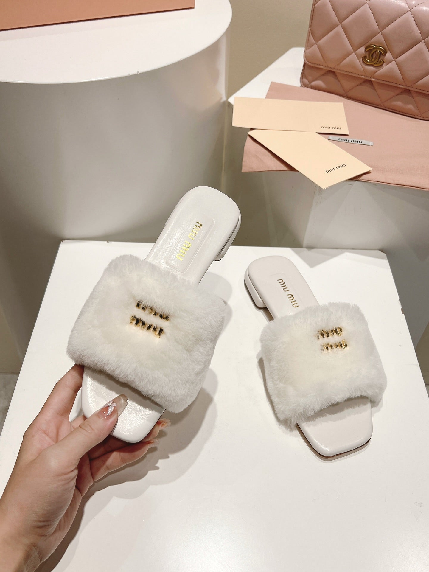 Miu Slides White Leather Fur 739560