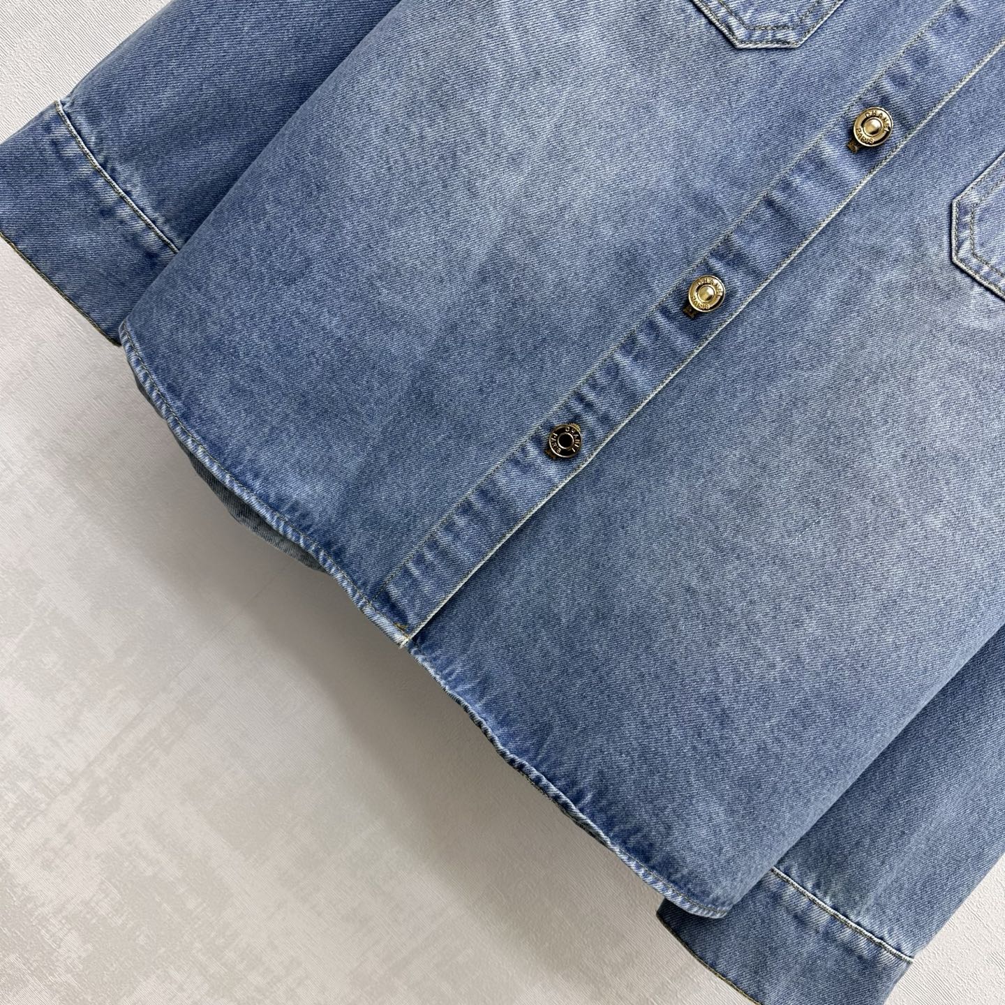 CC 26s Letter Button Jacket Light Blue Denim 422637