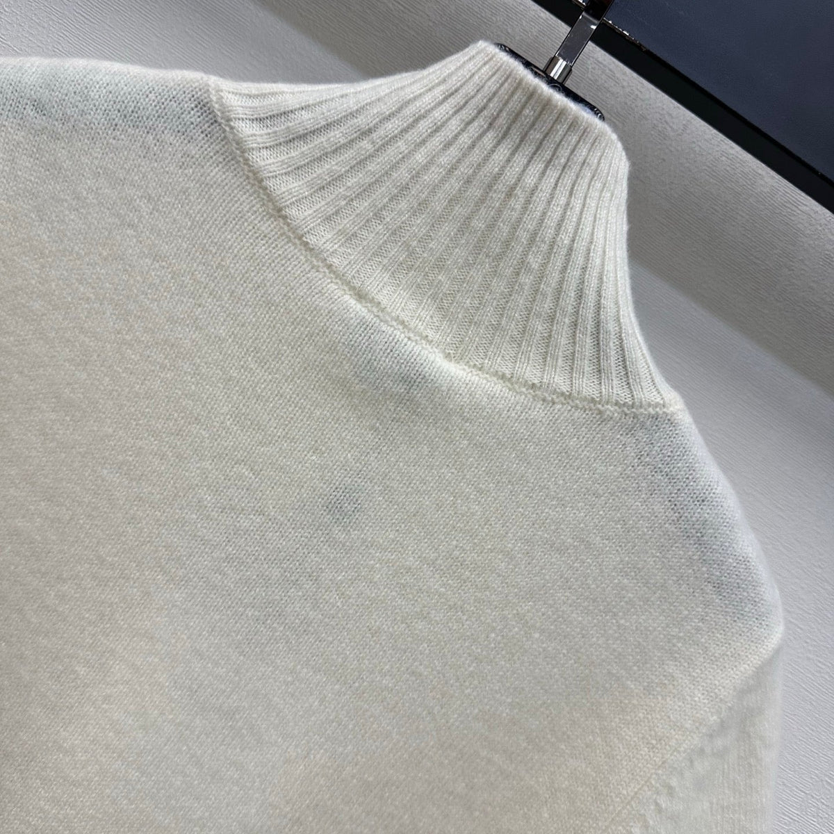 CC 26s Mock Neck Short Sleeve Knit Top White Wool Blend 434110