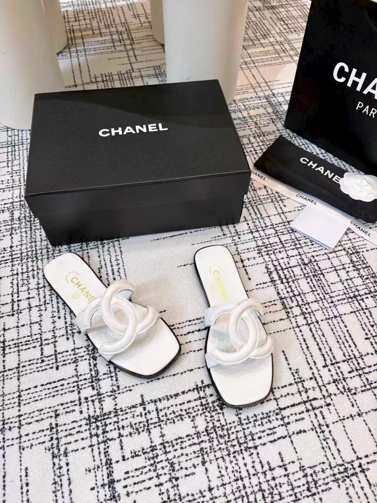 CC 26s Open-toe Sandal White Sheepskin 681945