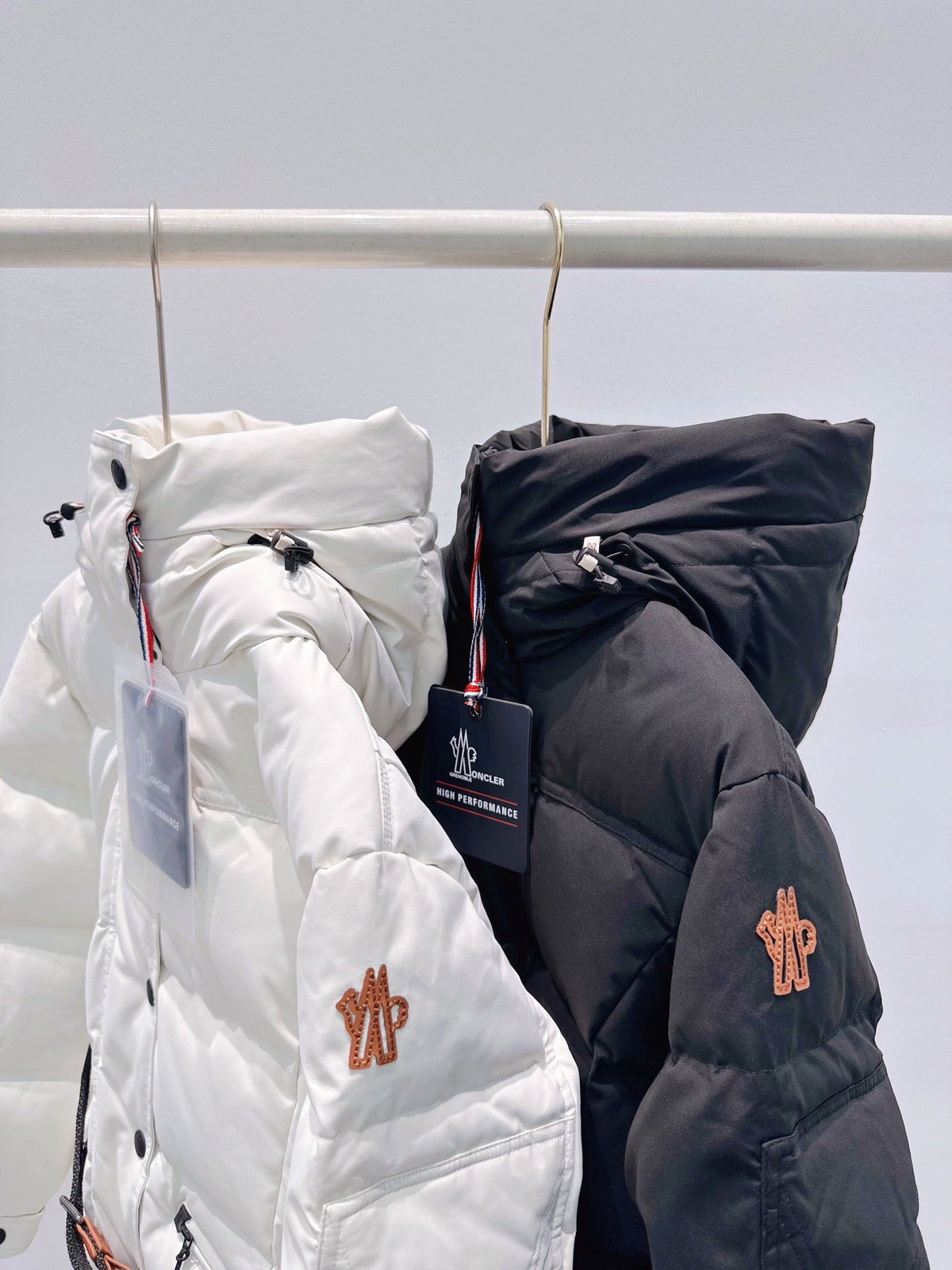Moncler 26s Jacket Tolima Short Down Jacket Porcelain Nylon 429923