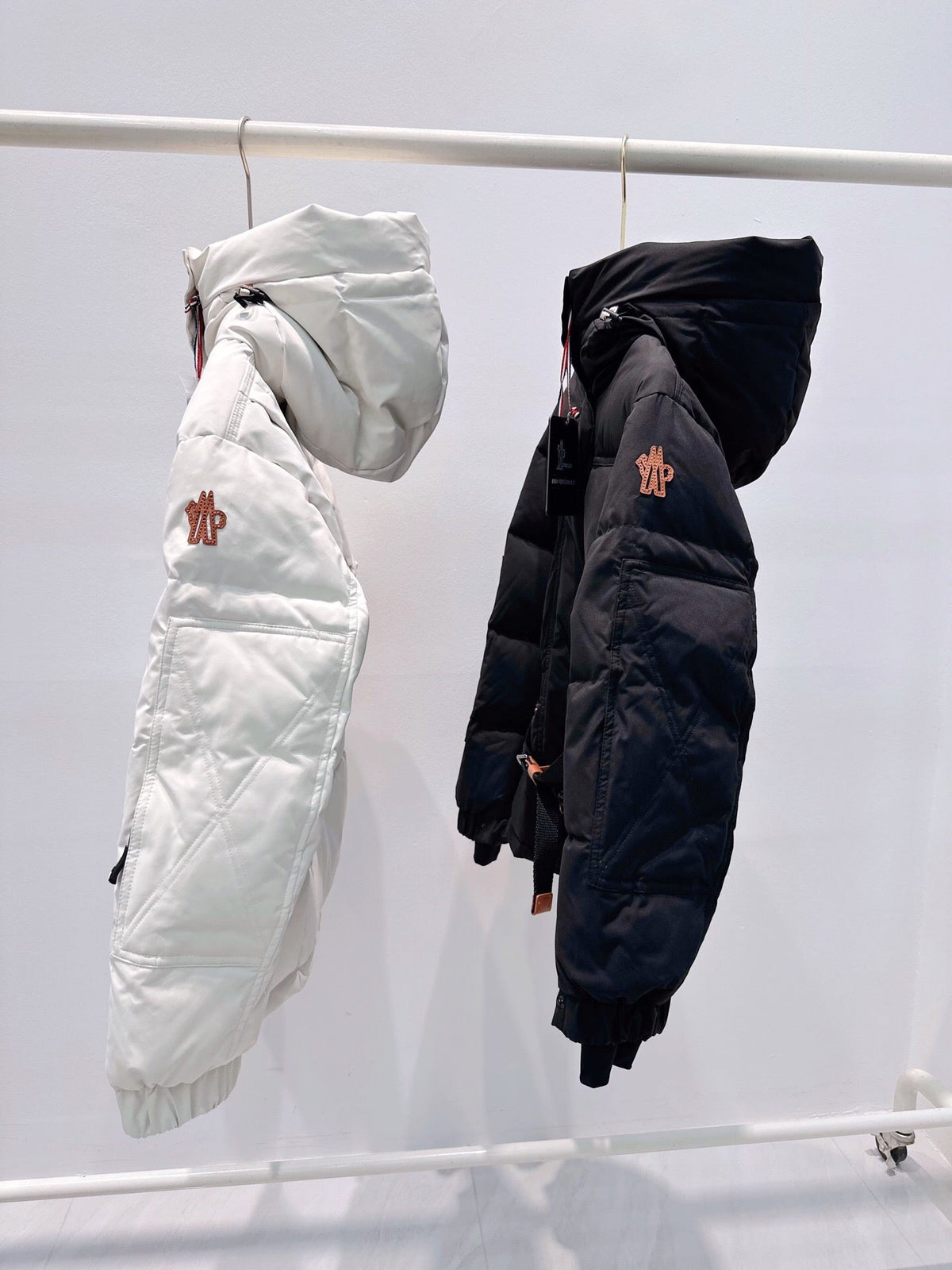 Moncler 26s Jacket Tolima Short Down Jacket Porcelain Nylon 429923
