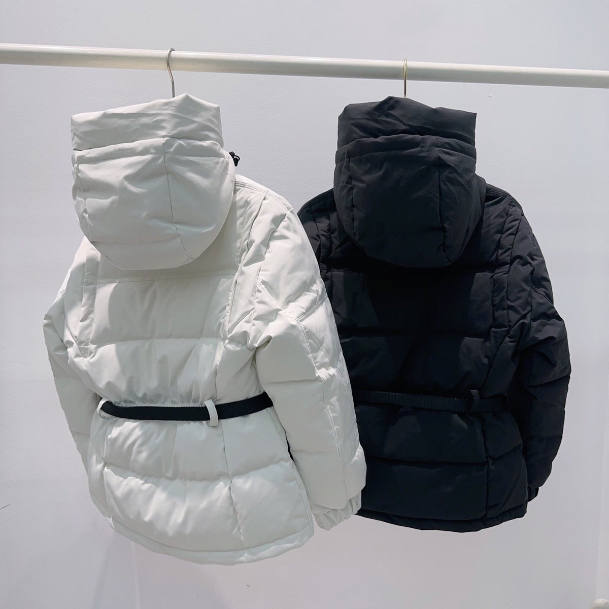 Moncler 26s Jacket Tolima Short Down Jacket Porcelain Nylon 429923