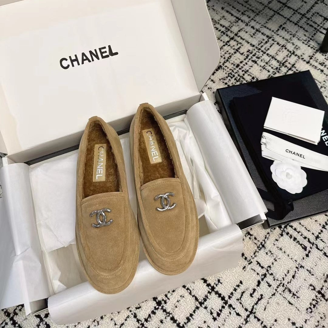 CC 26S Turnlock Loafers 1.5cm Tan Suede Shearling 118141