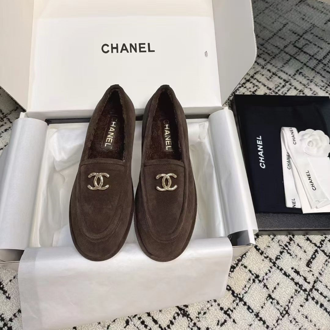CC 26S Turnlock Loafers 1.5cm Dark Brown Suede Shearling 118143