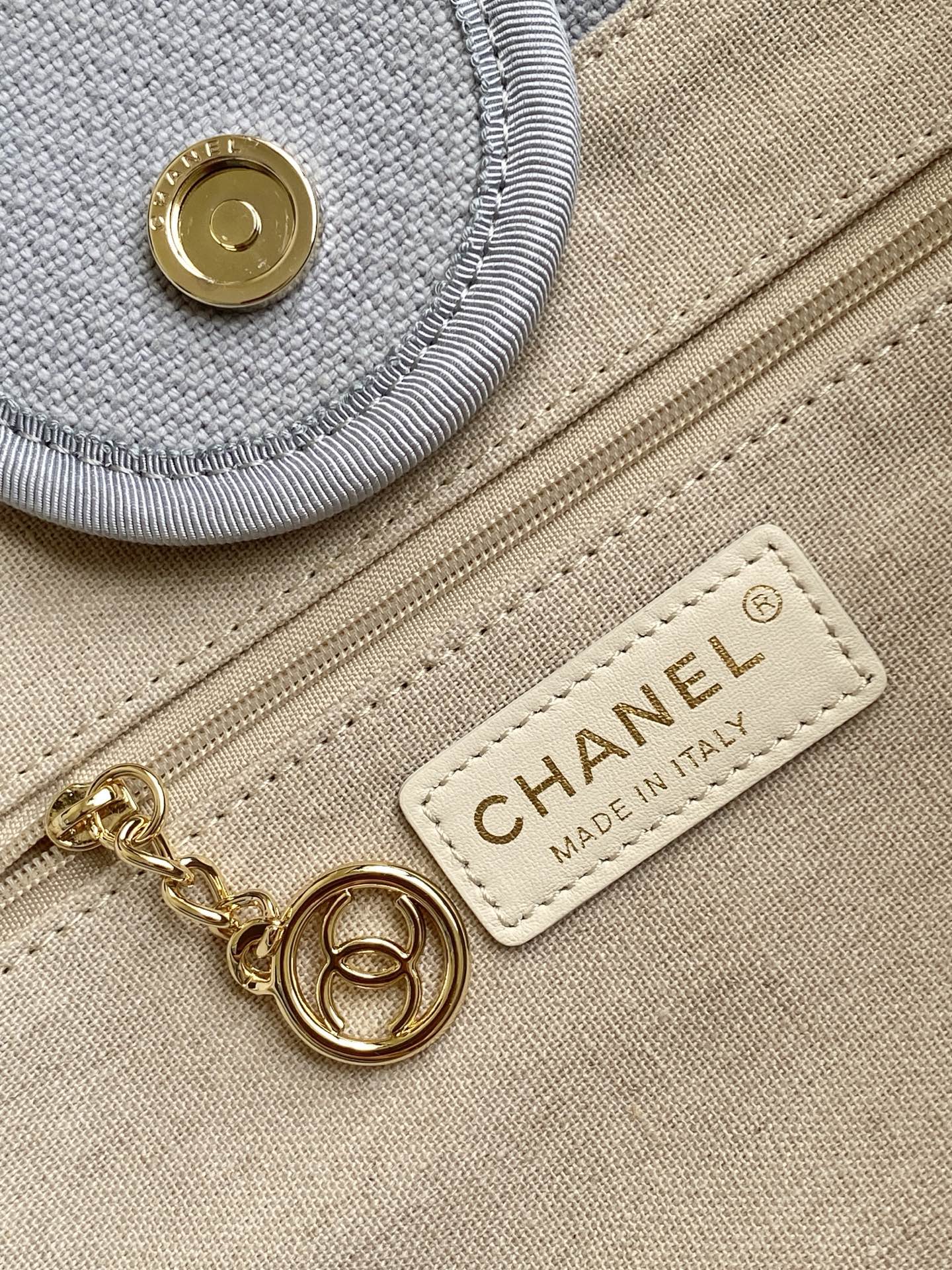 CC 2025 Deauville Tote Bag Light Gray Canvas