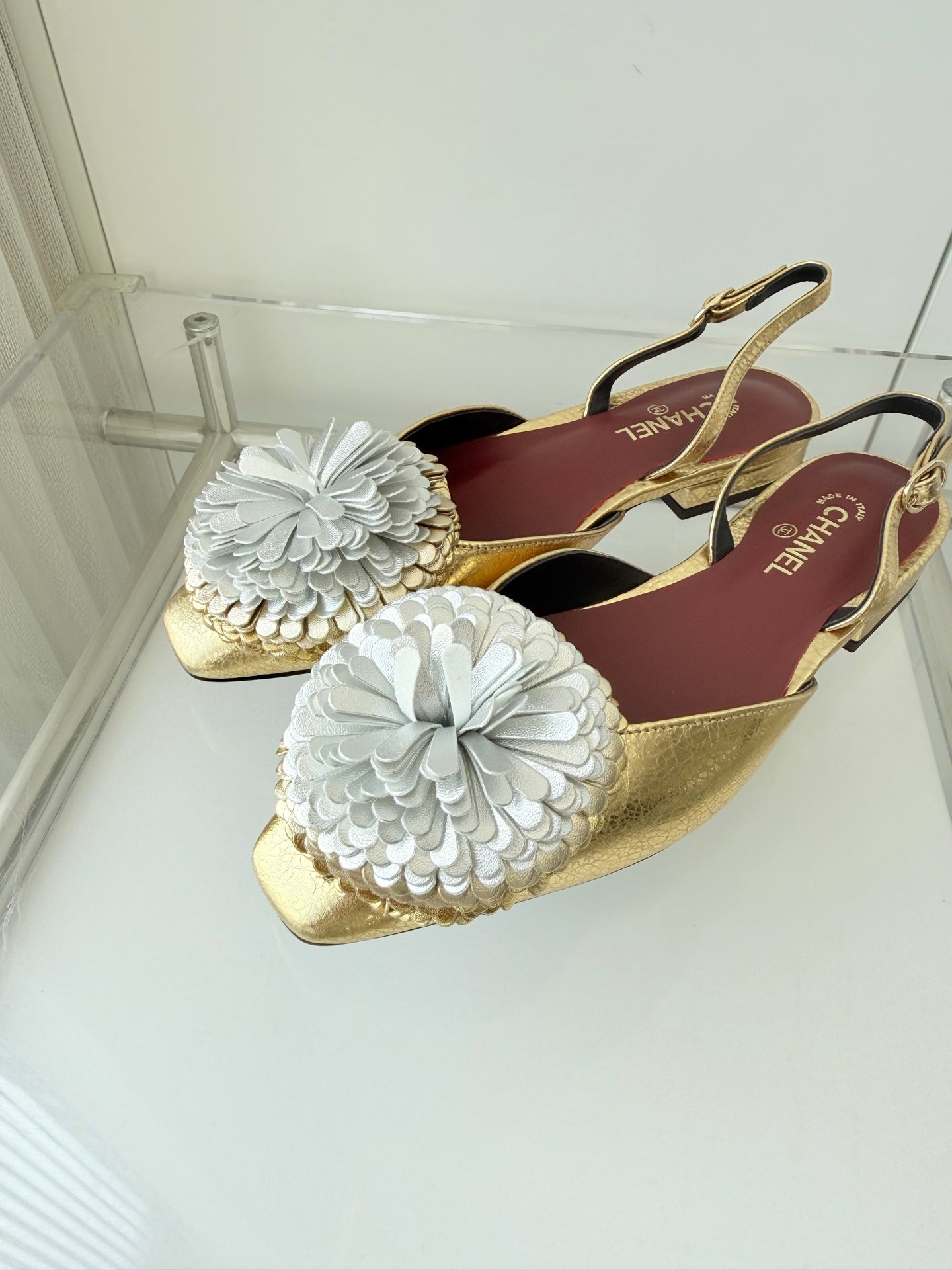 CC 26s Slingback 1.5cm Camellia Flower Gold Sheepskin 597409