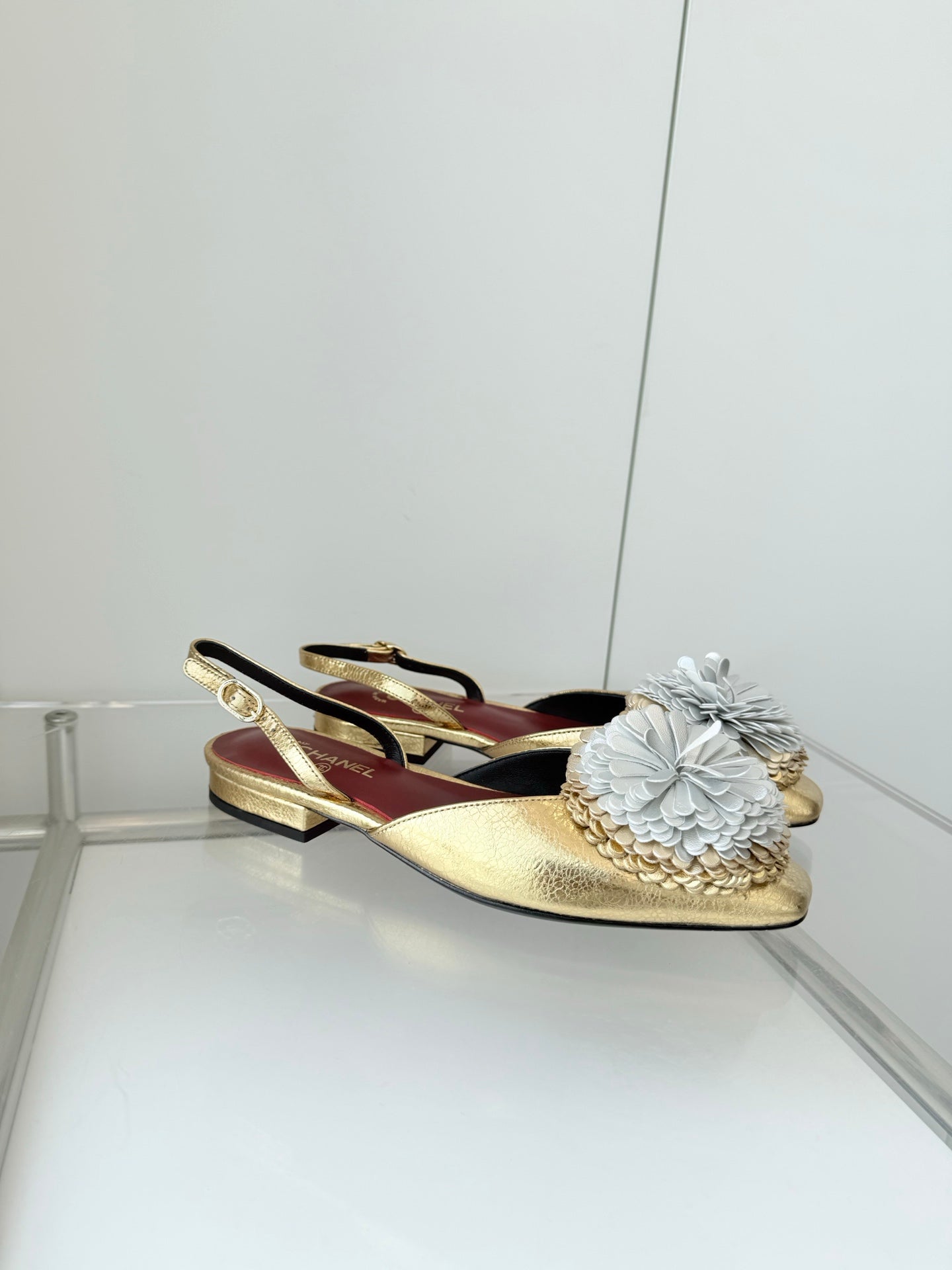 CC 26s Slingback 1.5cm Camellia Flower Gold Sheepskin 597409