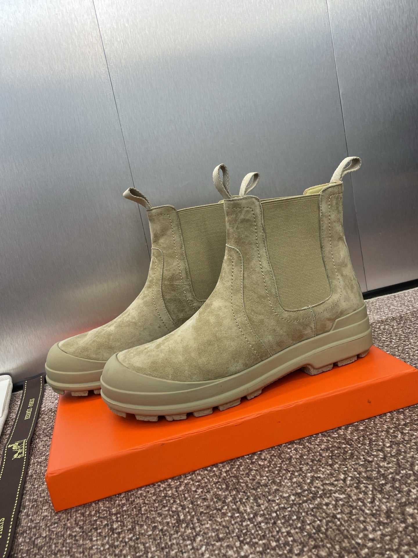 HM 25 Chelsea Ankle Boots Taupe Suede 508487