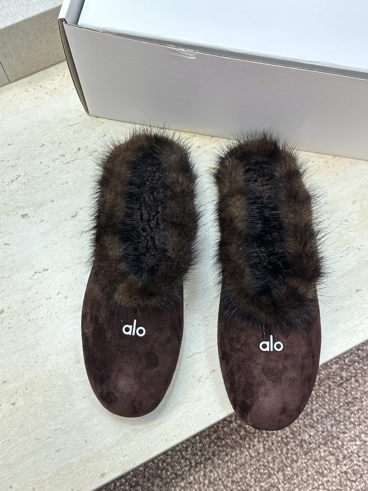 Alo Recovery Slipper Espresso Suede Fur 118874
