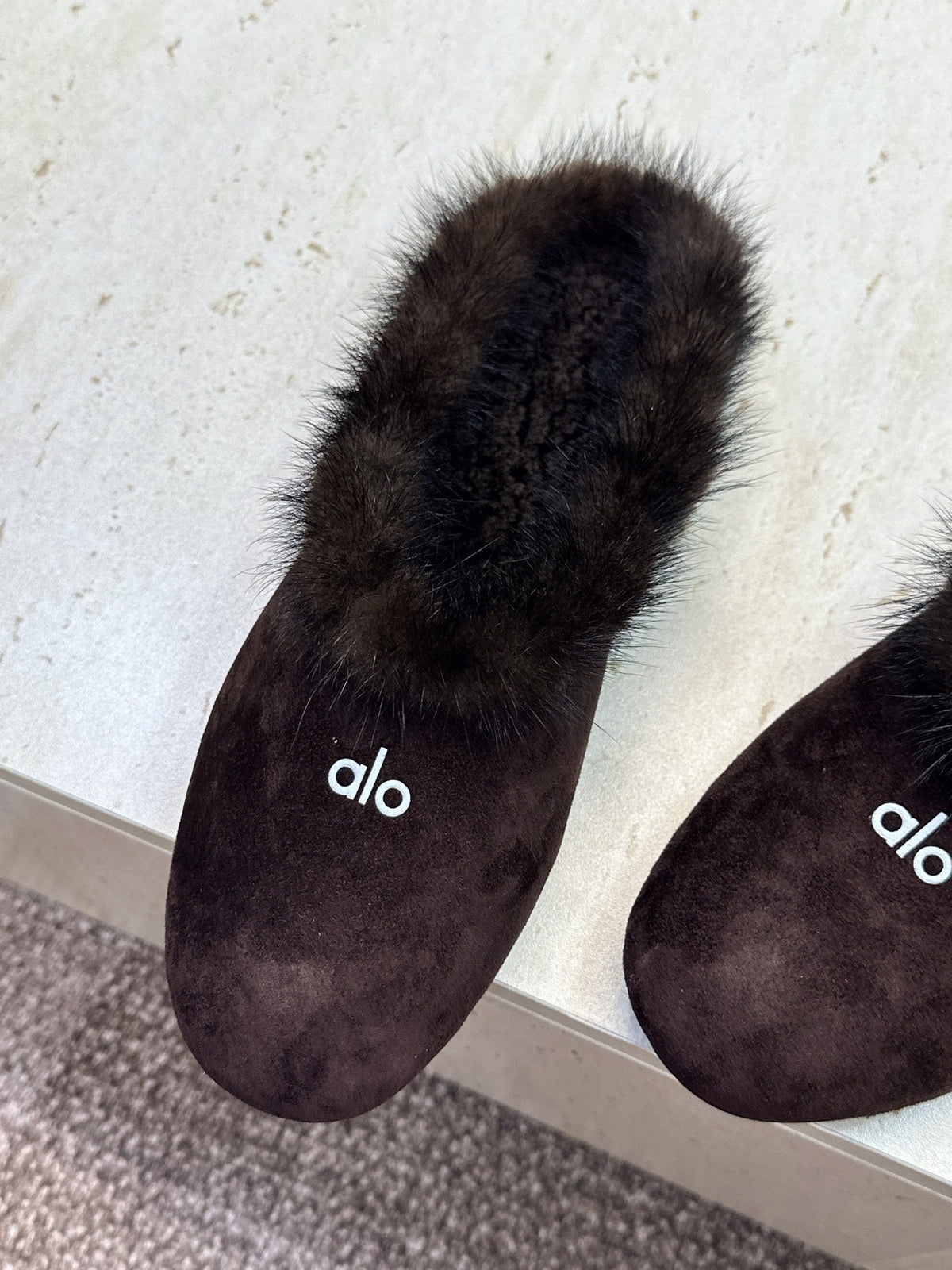 Alo Recovery Slipper Espresso Suede Fur 118874