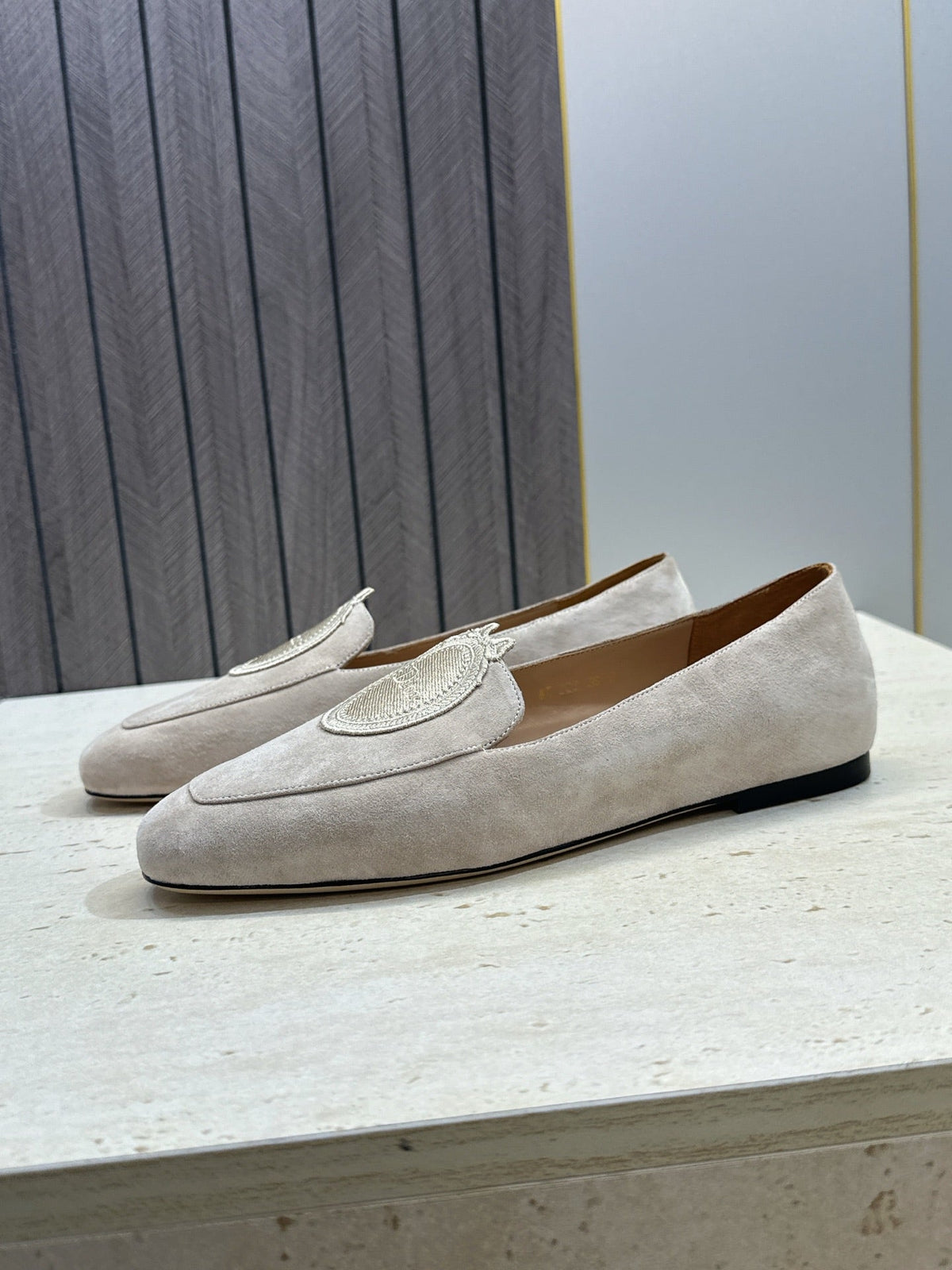 CD 26s Médaillon Loafers Light Taupe Suede 118455