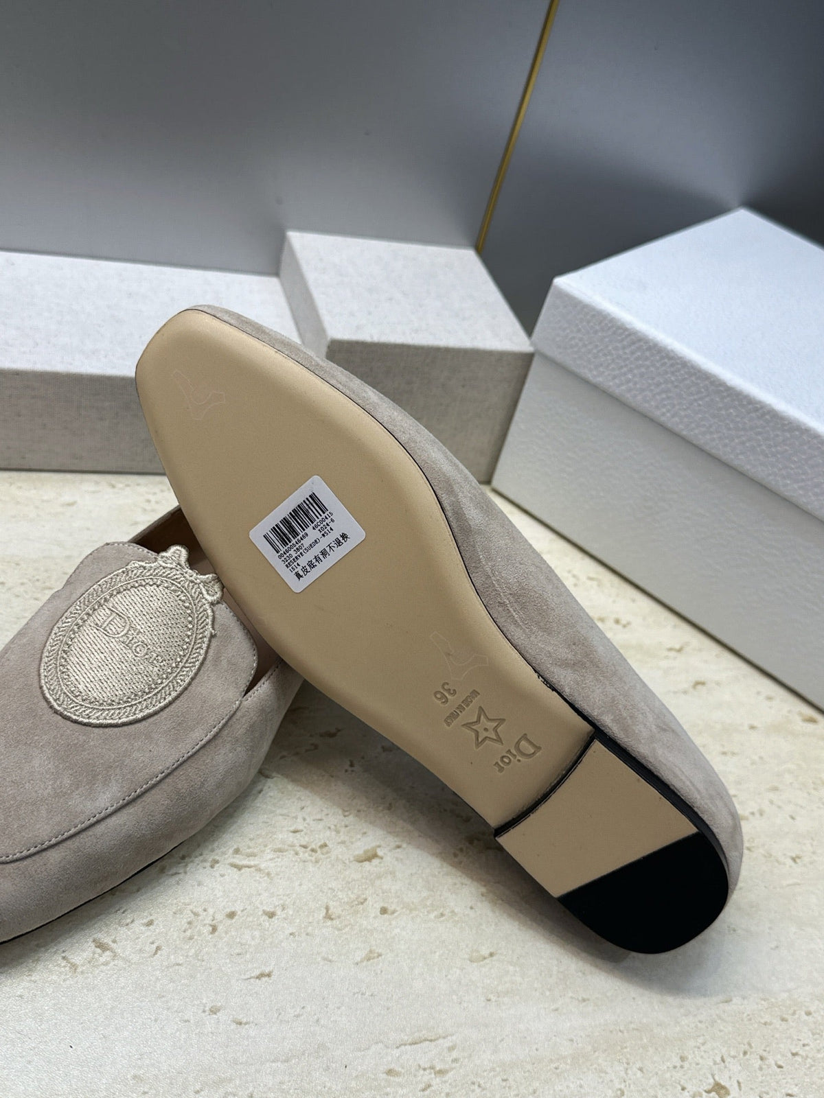 CD 26s Médaillon Loafers Light Taupe Suede 118455