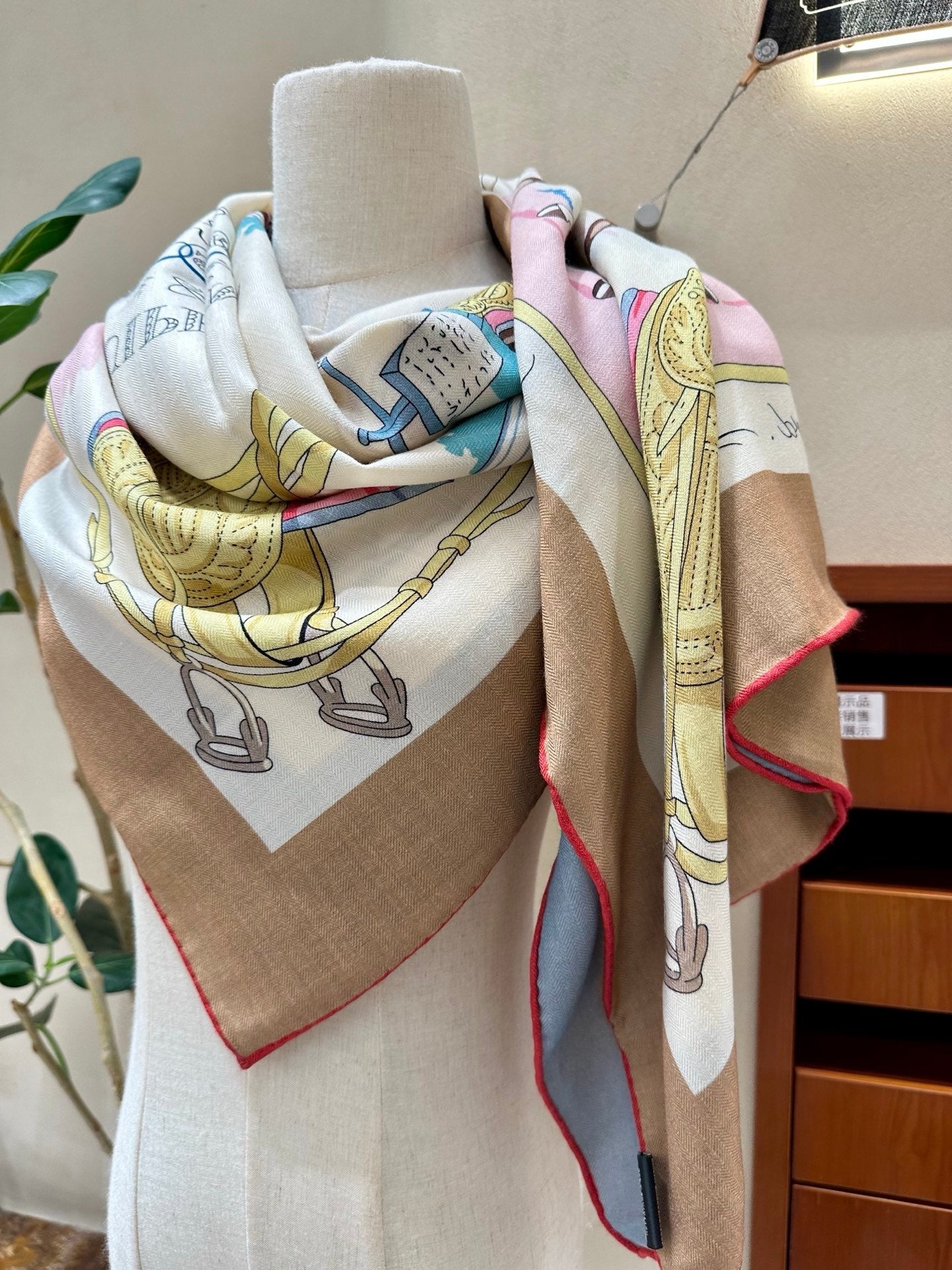 HM 26s Scarf 140 In Cashmere And Silk 216077