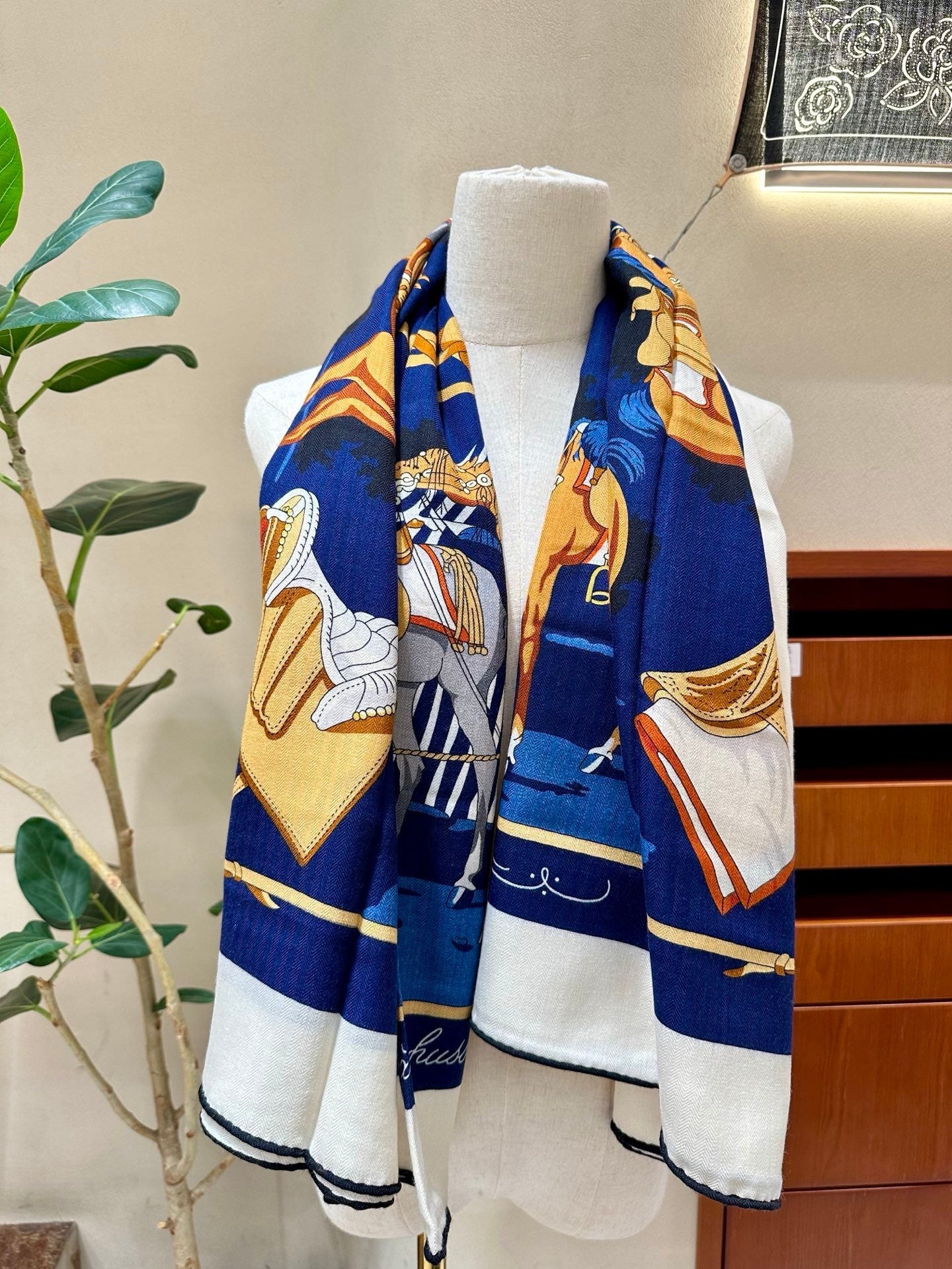HM 26s Scarf 140 In Cashmere And Silk 216079