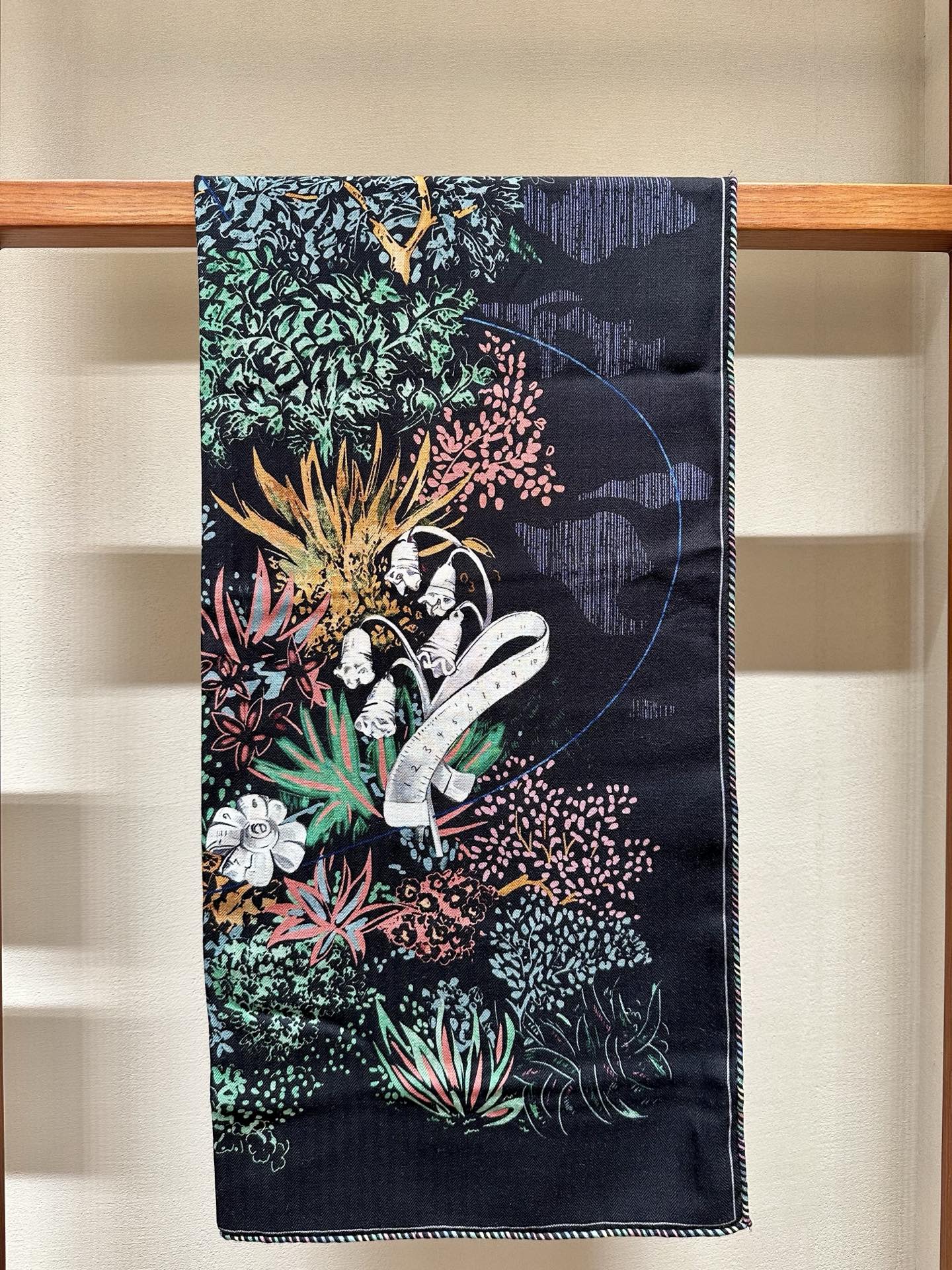 HM 26s Scarf 140 In Cashmere And Silk 216086