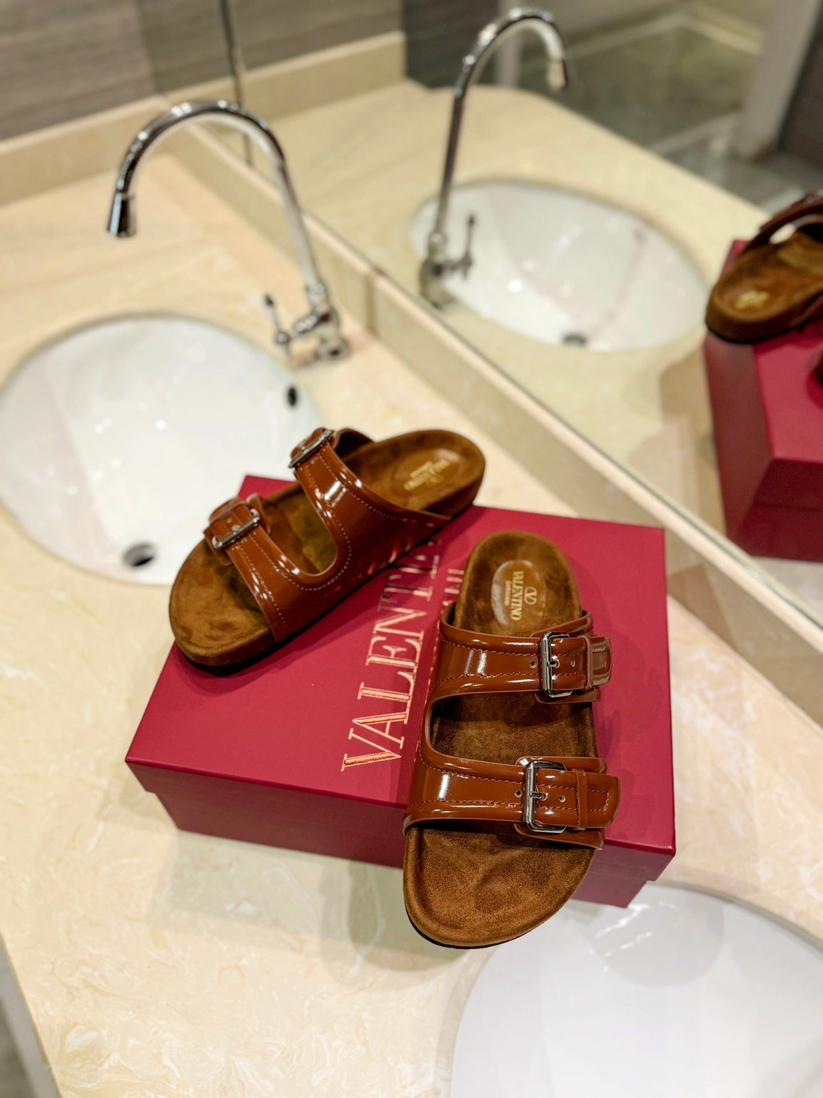 VT 26s Fussfriend Two Strap Sandals Brown Patent Leather Suede 985405