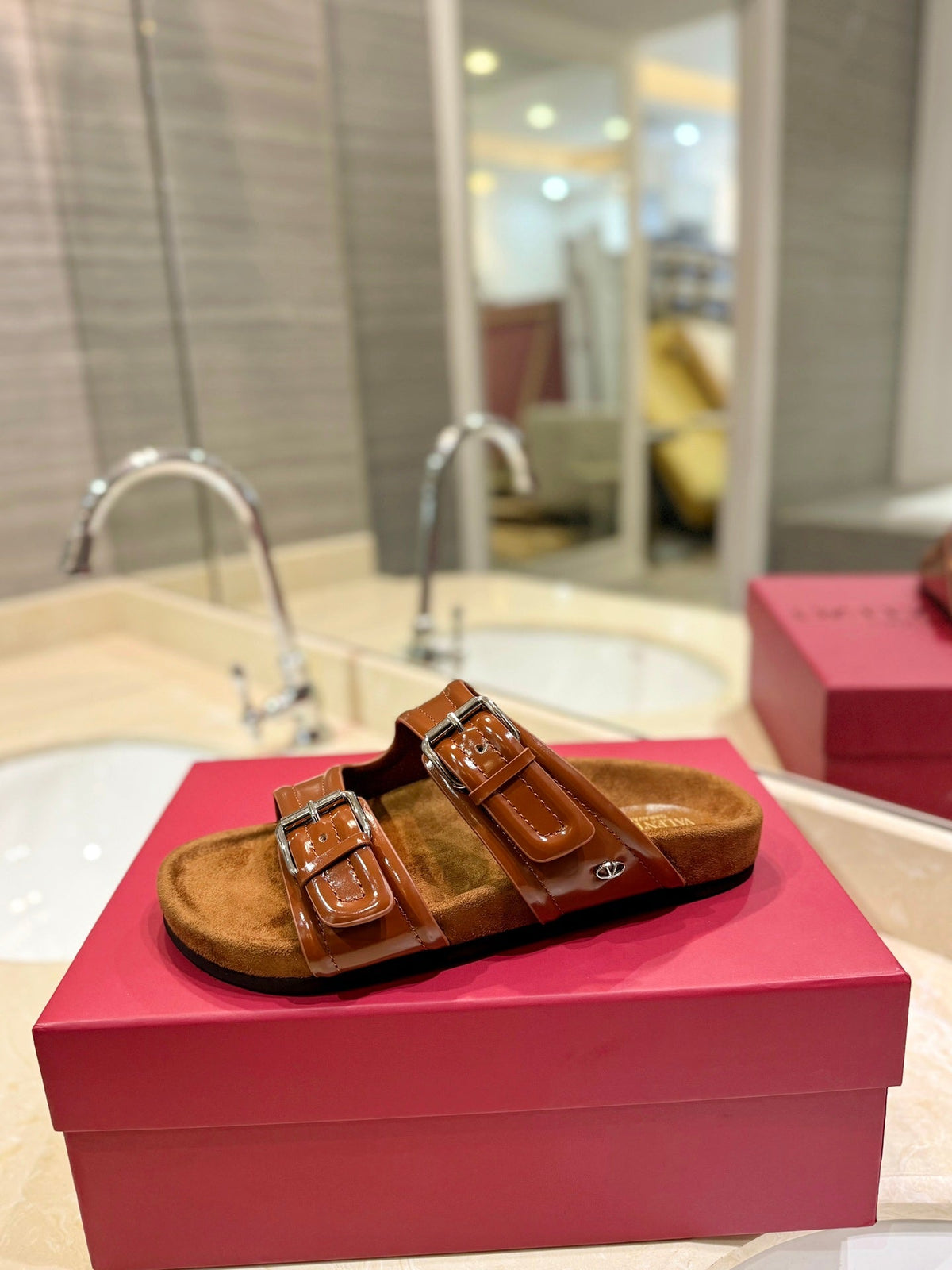VT 26s Fussfriend Two Strap Sandals Brown Patent Leather Suede 985405
