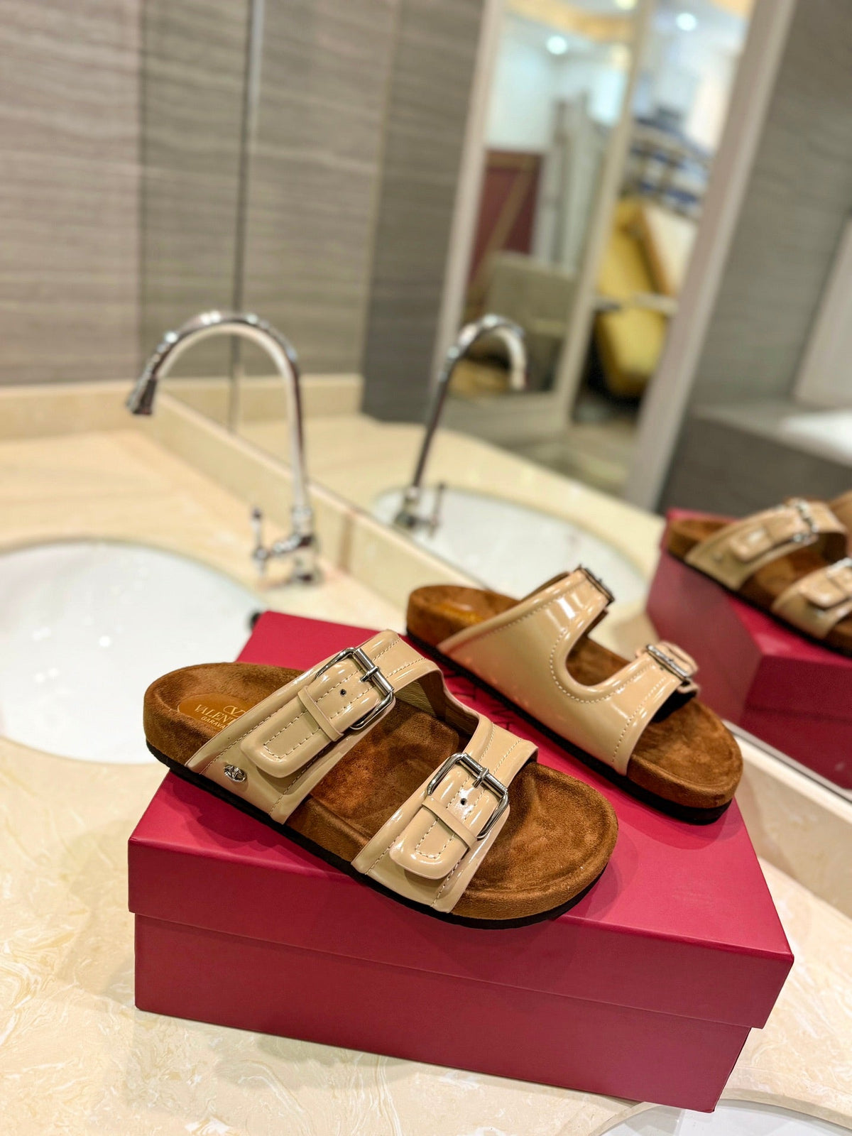 VT 26s Fussfriend Two Strap Sandals Nude Brown Patent Leather Suede 985407