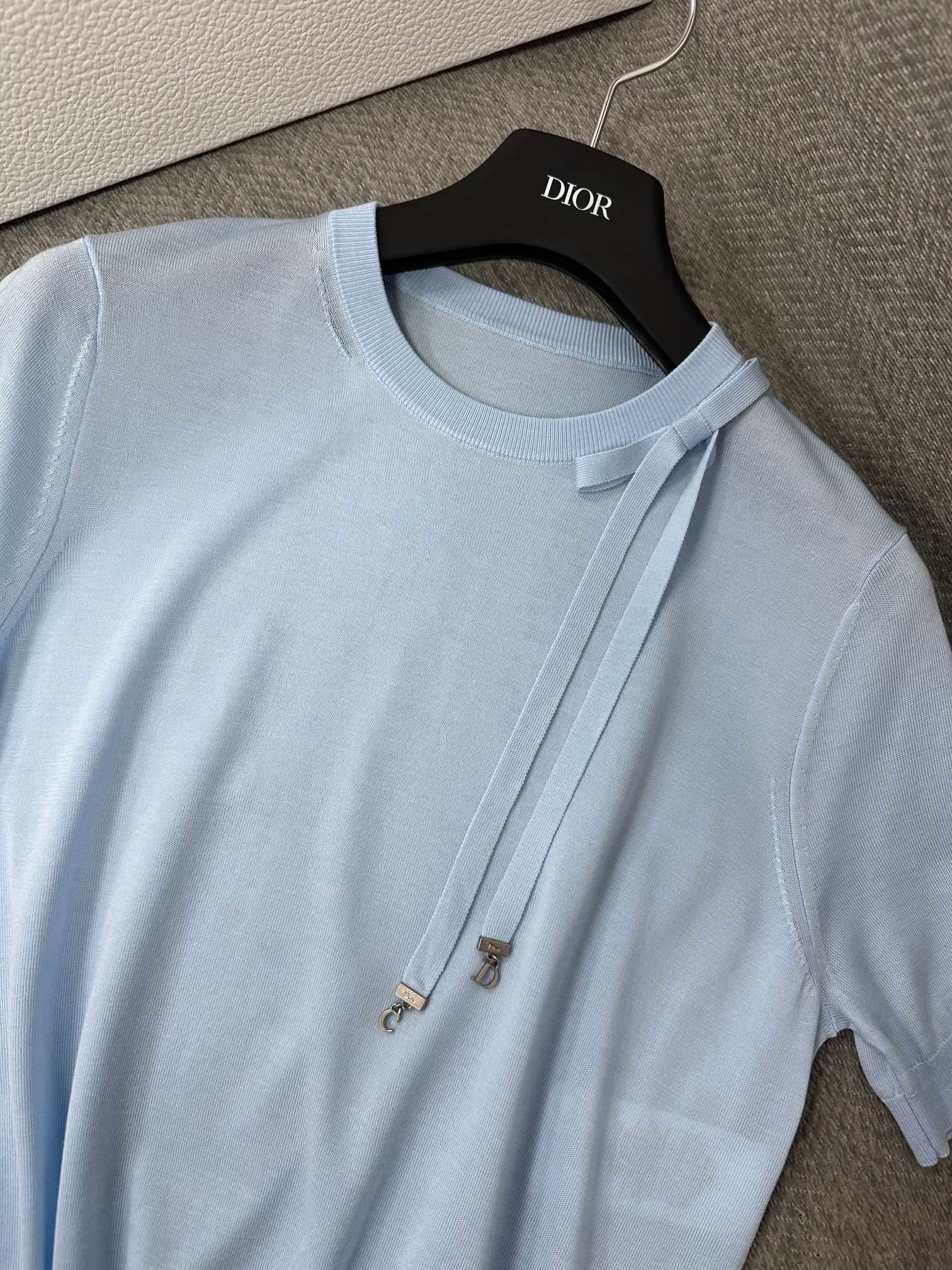 CD Short-Sleeved Fitted Sweater Sky Blue Silk Knit 349493