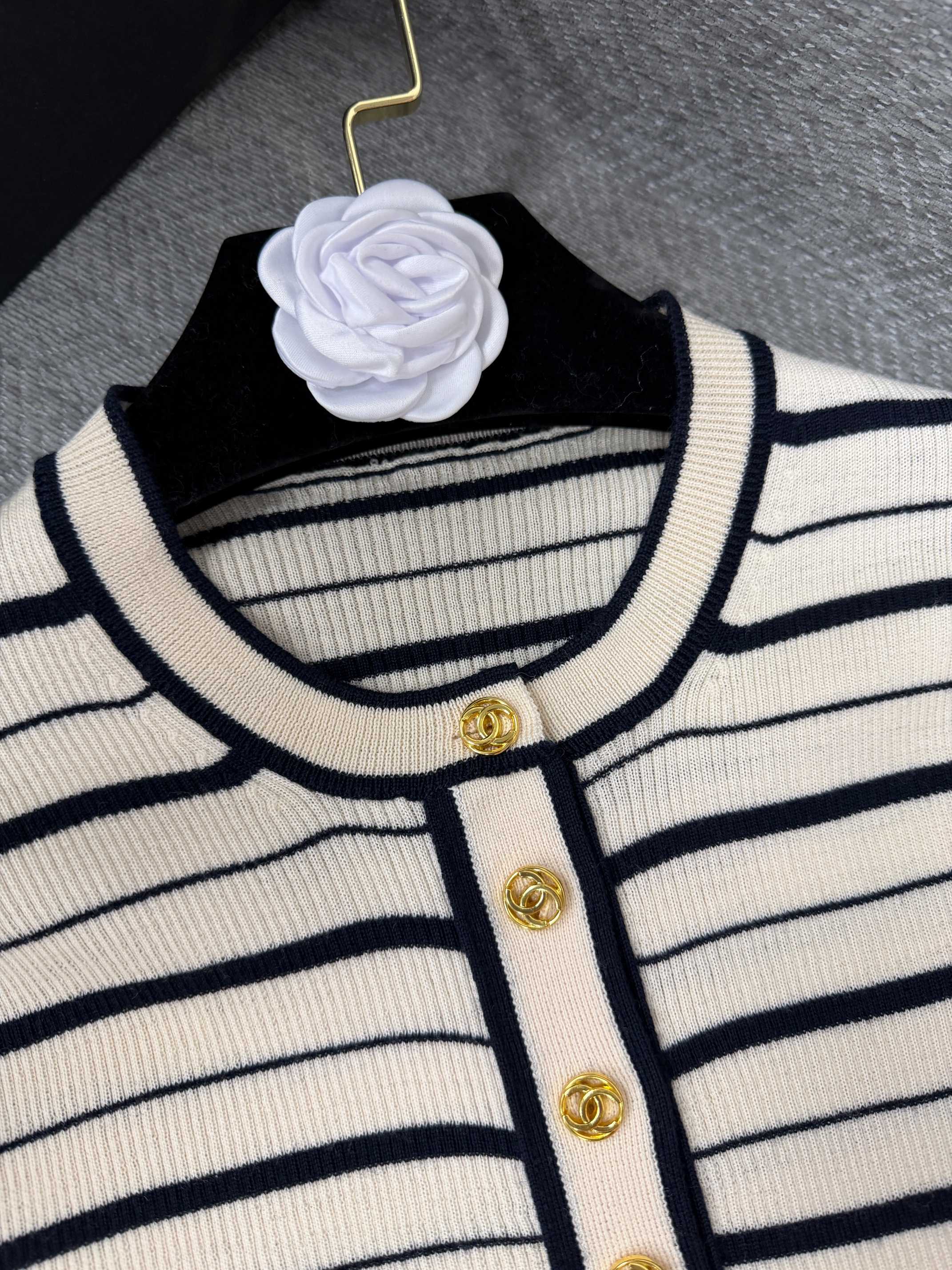 CC FW26 Striped Short-Sleeved Top Cream Black Cashmere Silk 414847