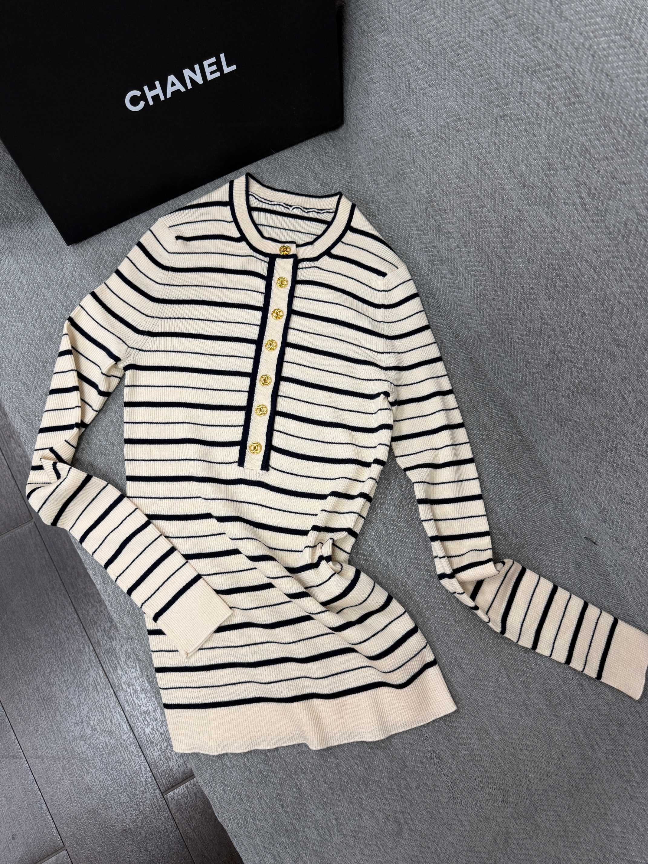 CC FW26 Striped Long-Sleeved Top Cream Black Cashmere Silk 414850