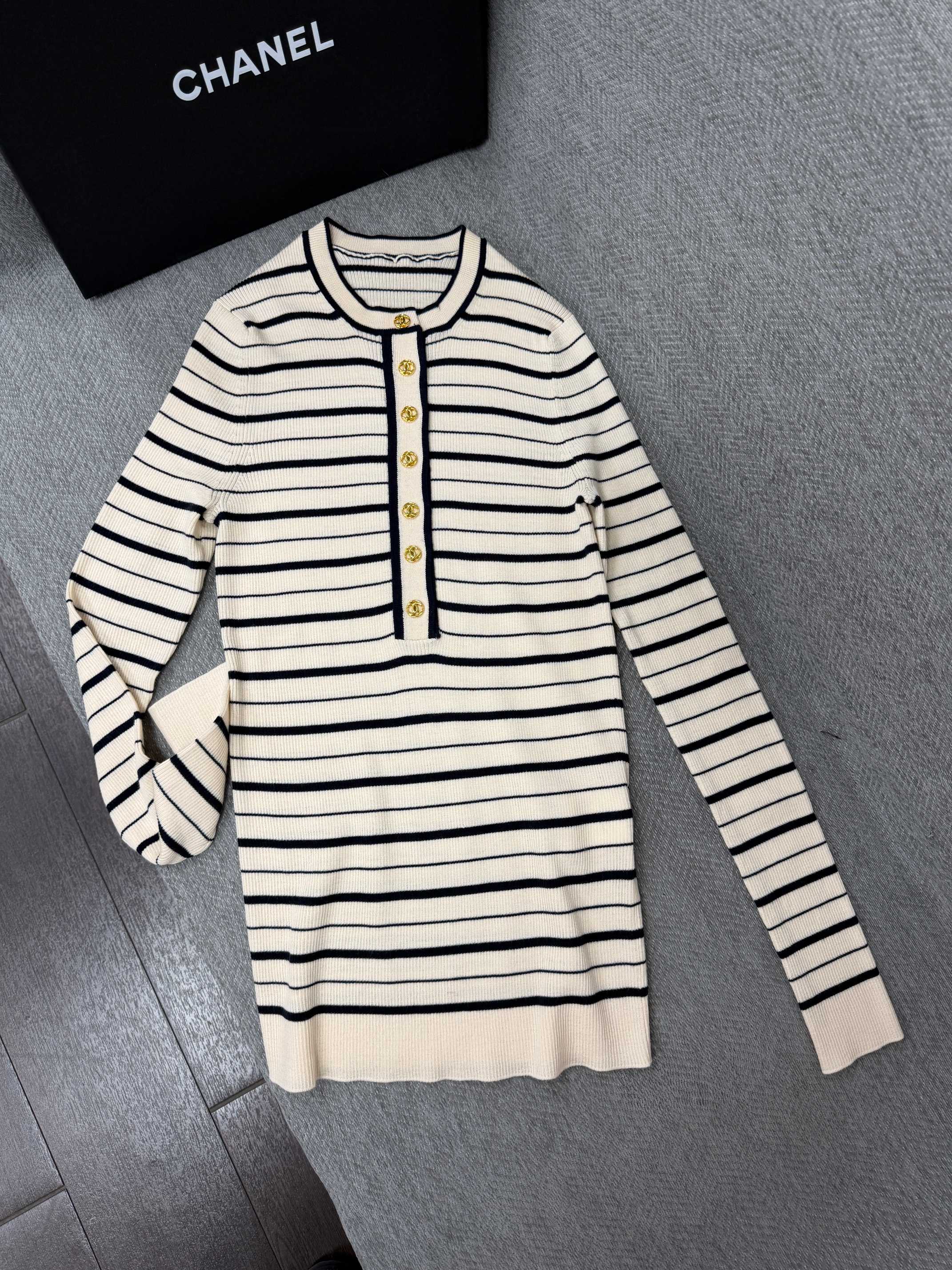 CC FW26 Striped Long-Sleeved Top Cream Black Cashmere Silk 414850
