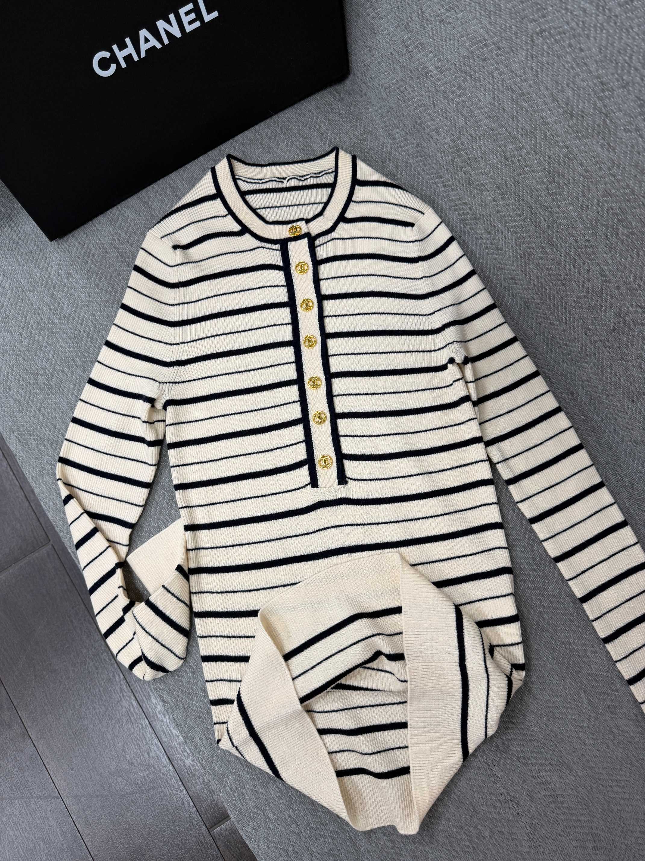 CC FW26 Striped Long-Sleeved Top Cream Black Cashmere Silk 414850