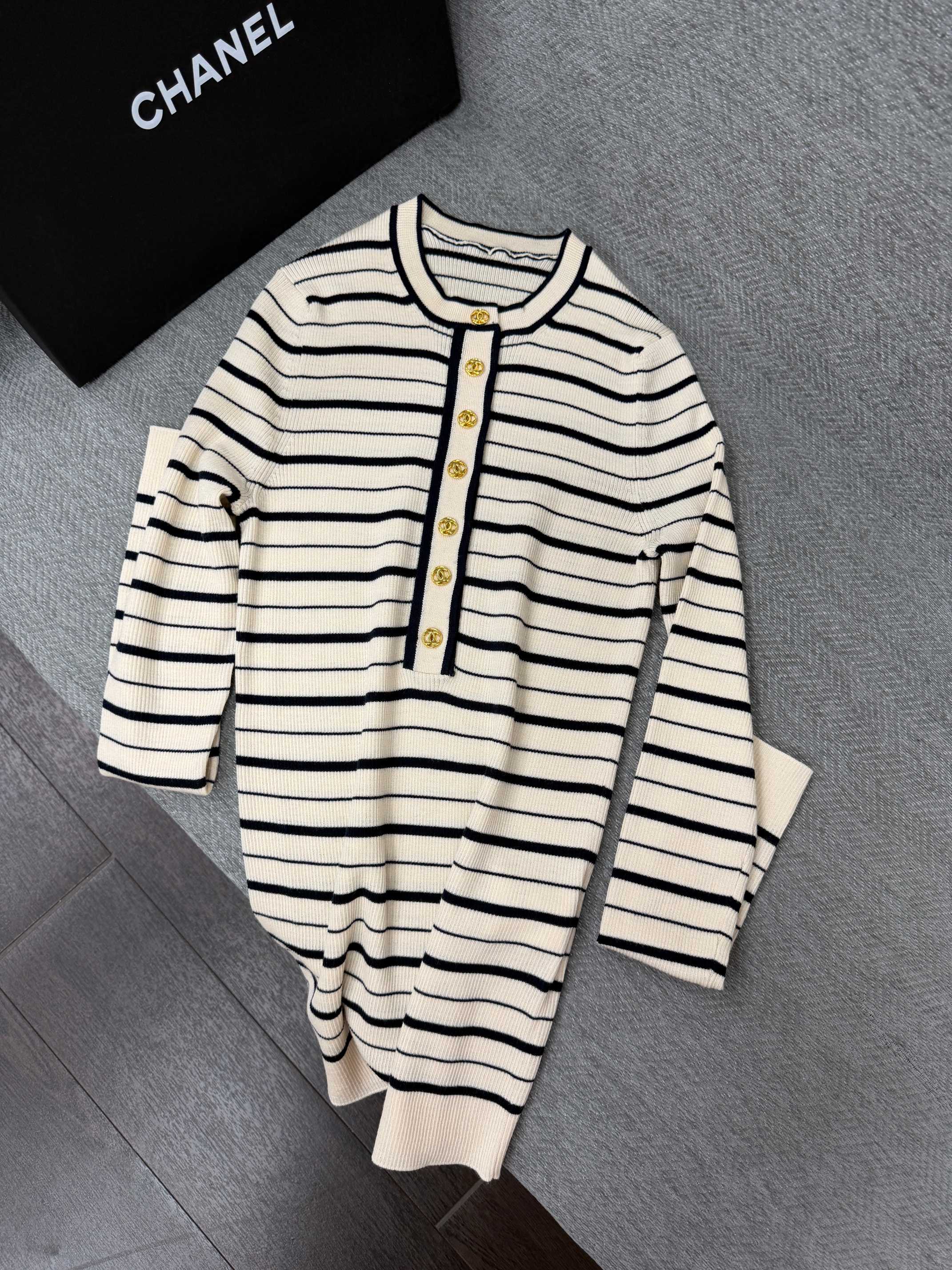 CC FW26 Striped Long-Sleeved Top Cream Black Cashmere Silk 414850