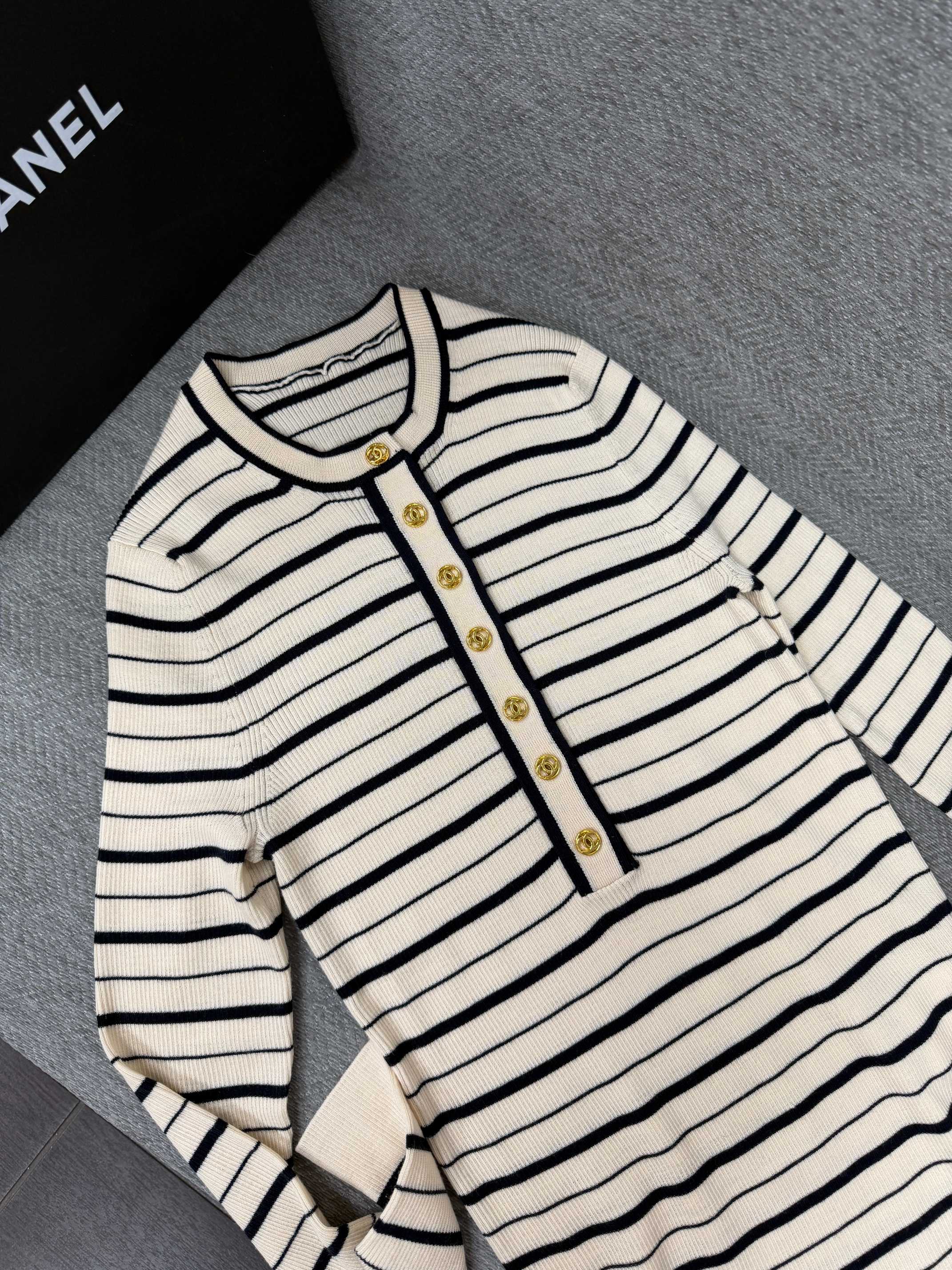 CC FW26 Striped Long-Sleeved Top Cream Black Cashmere Silk 414850