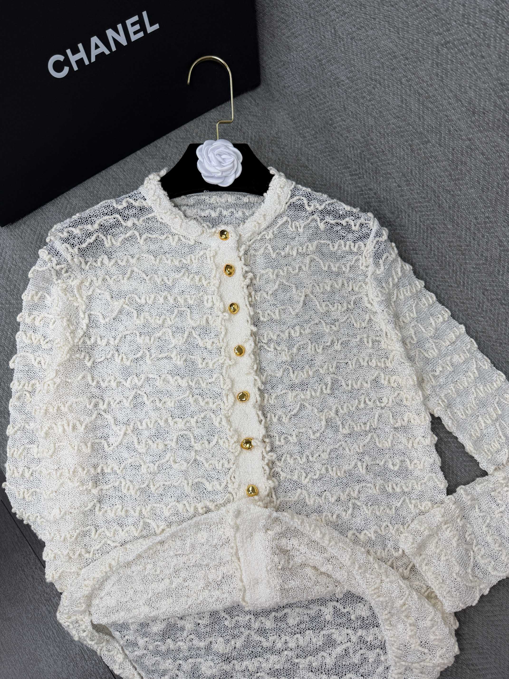 CC 26s Cardigan Textured Knit Pattern White Viscose Silk 414859