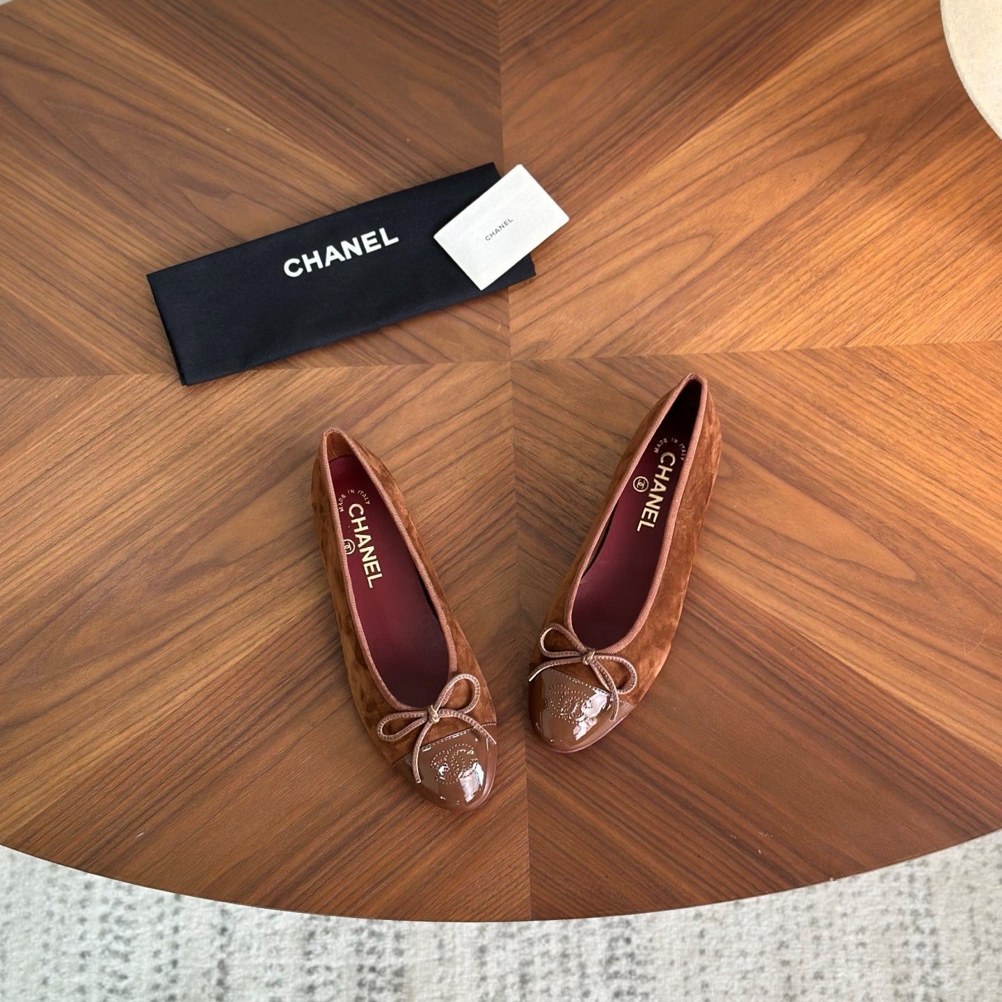 CC 26s Ballet Flat Coffee Suede Glossy Leather 938104