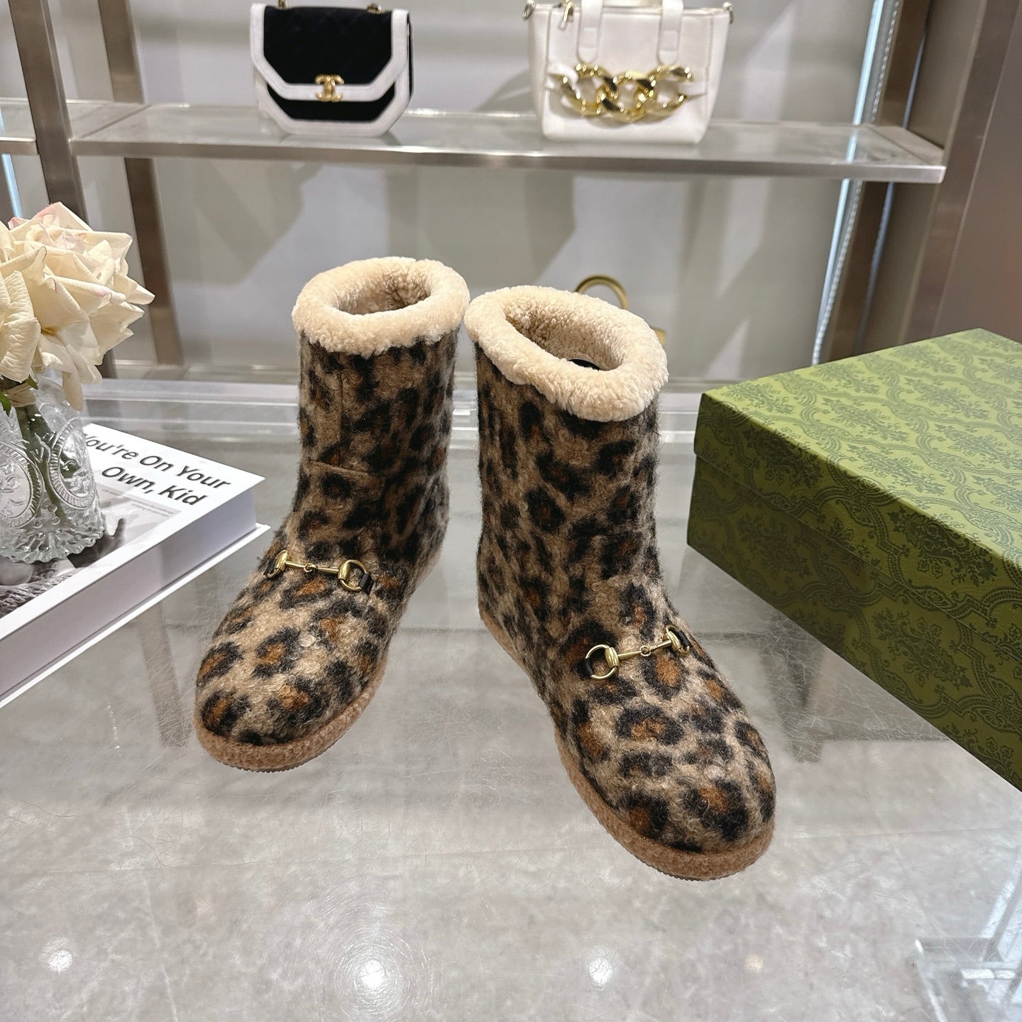 GG Horsebit Snow Leopard Woolen Fleece 576258