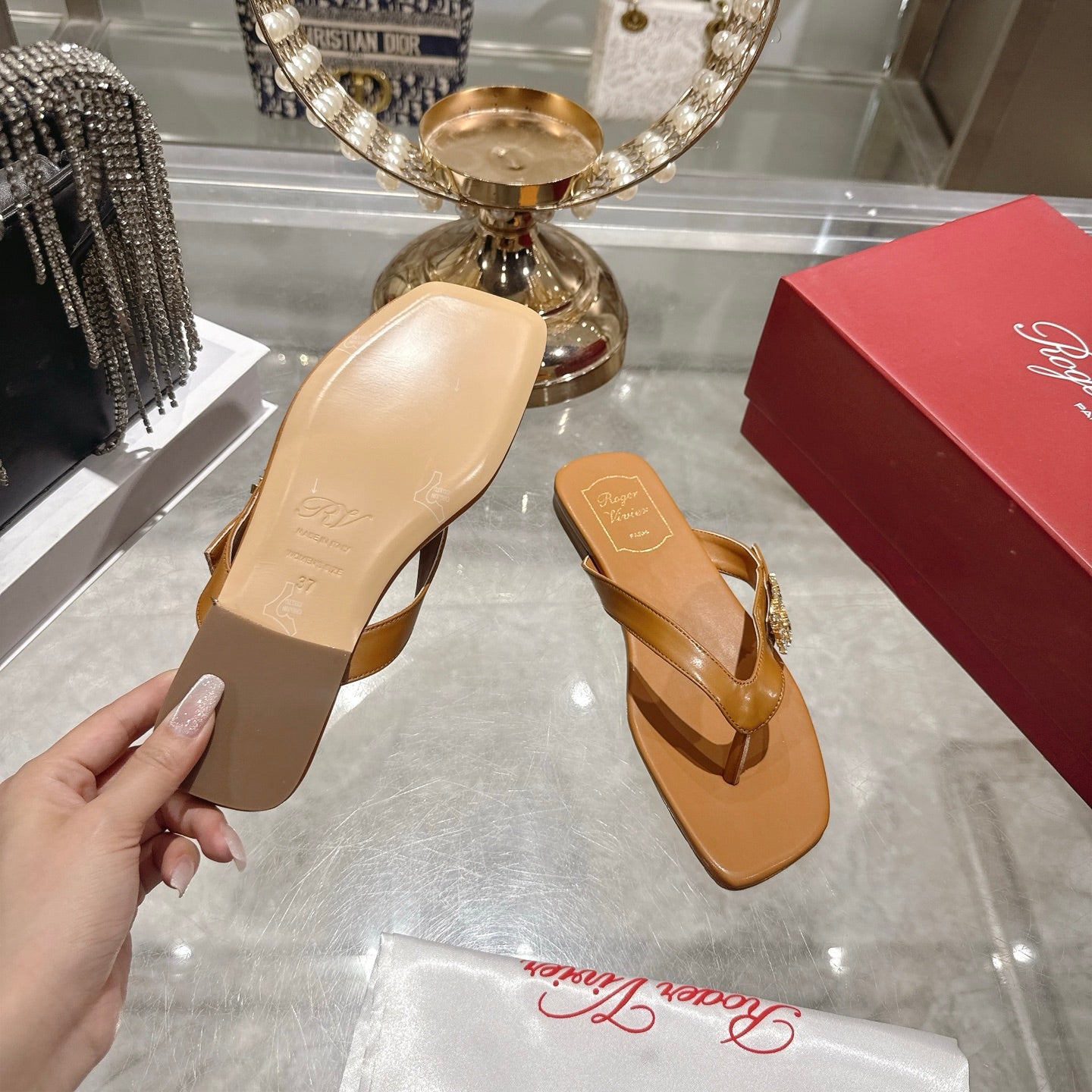 Roger Vivier 26s Thong Brown Cowhide 679813