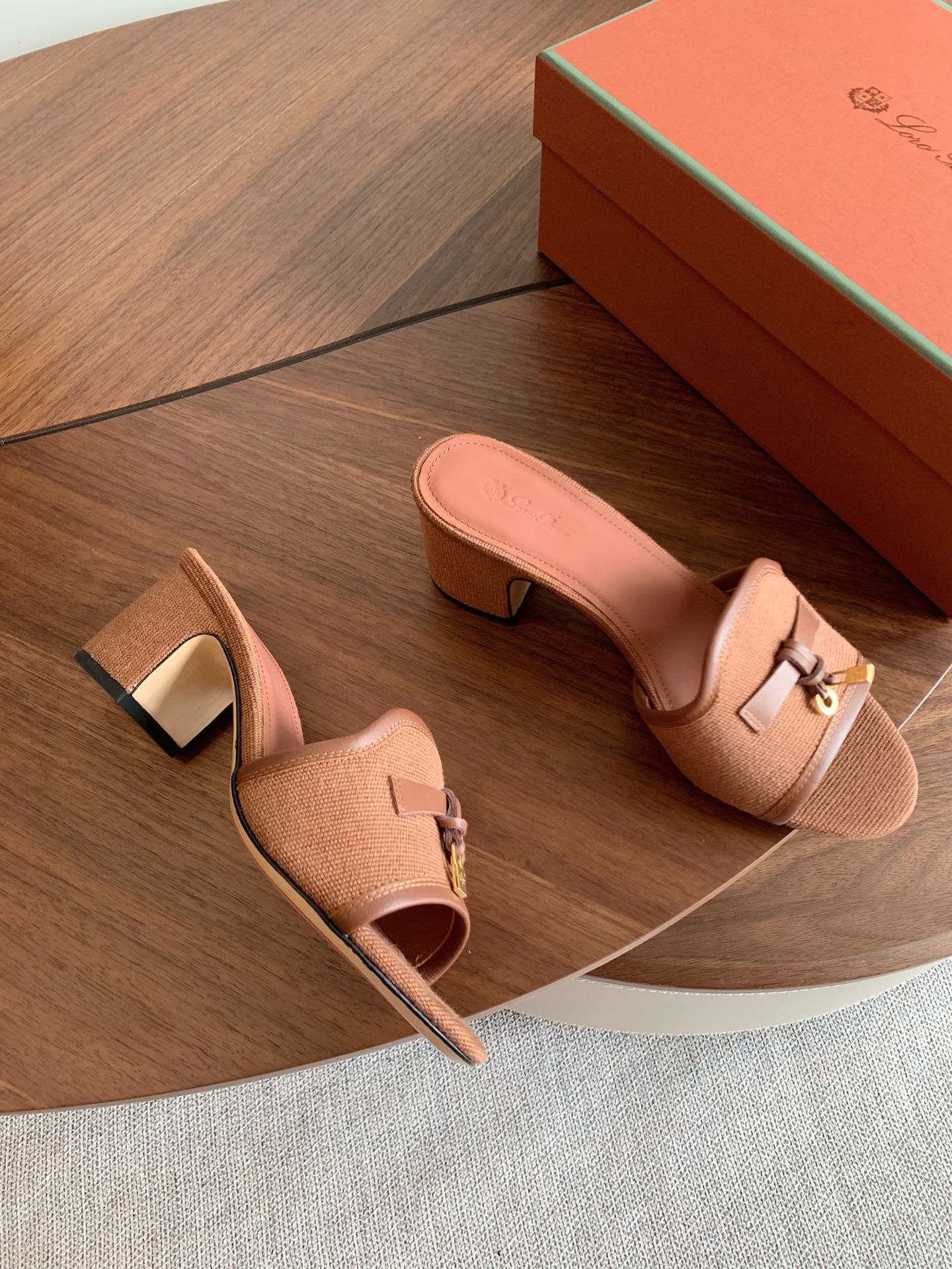 LP 26s Summer Mule Heels 60mm In Dusty Rose Brown Canvas And Calfskin