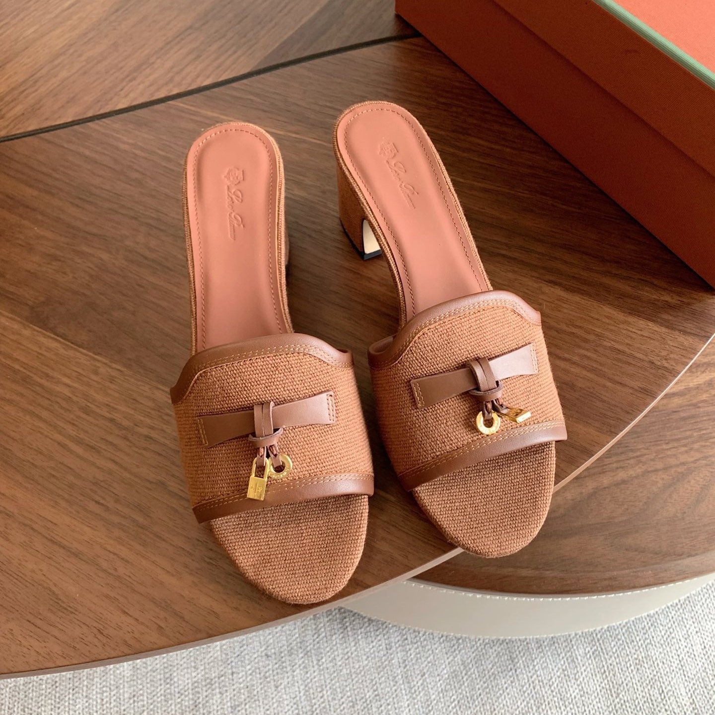 LP 26s Summer Mule Heels 60mm In Dusty Rose Brown Canvas And Calfskin