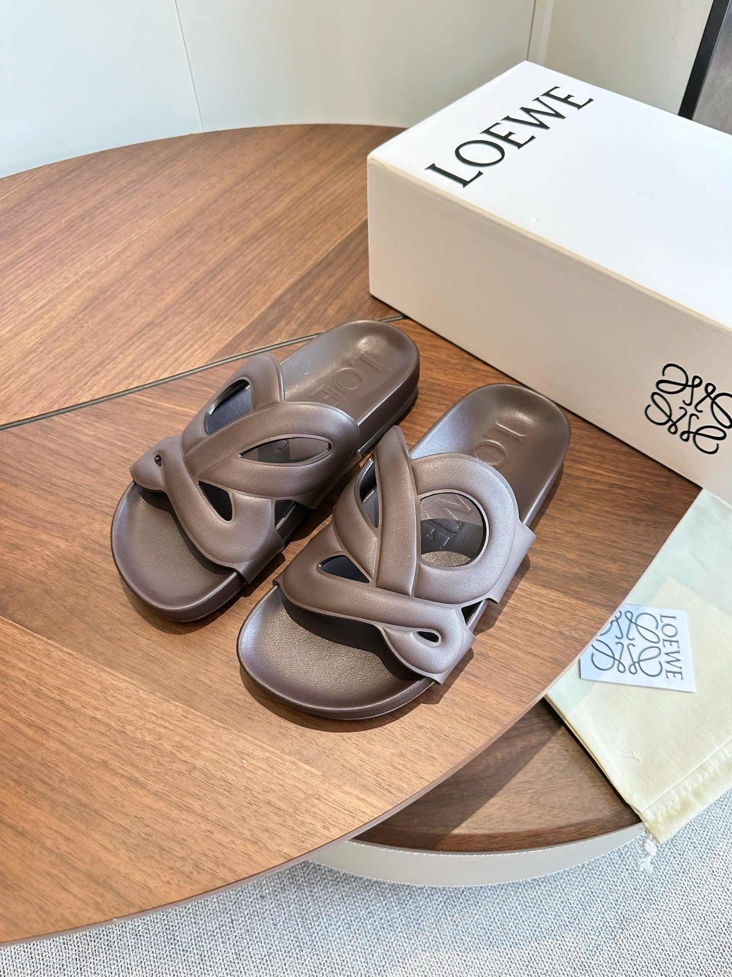 Loewe Ease Slide Coffee Leather 878033