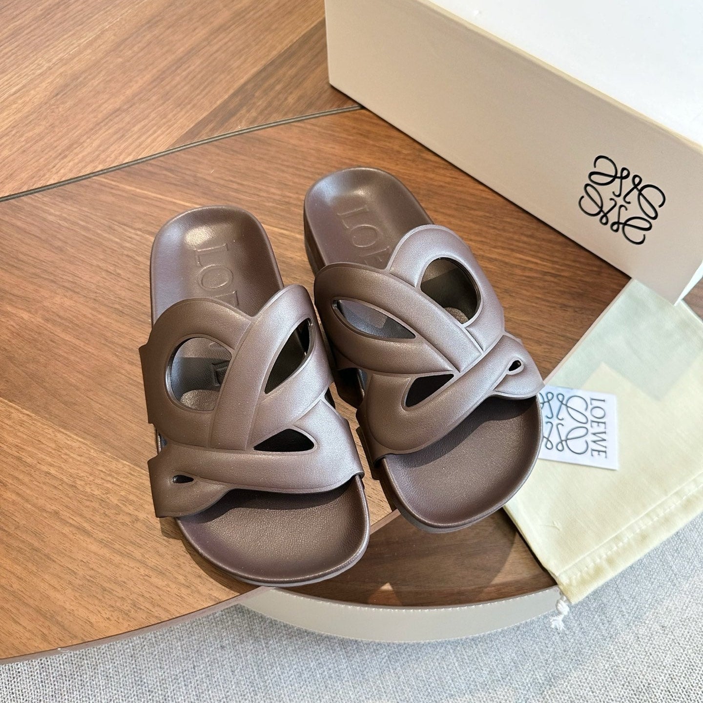 Loewe Ease Slide Coffee Leather 878033