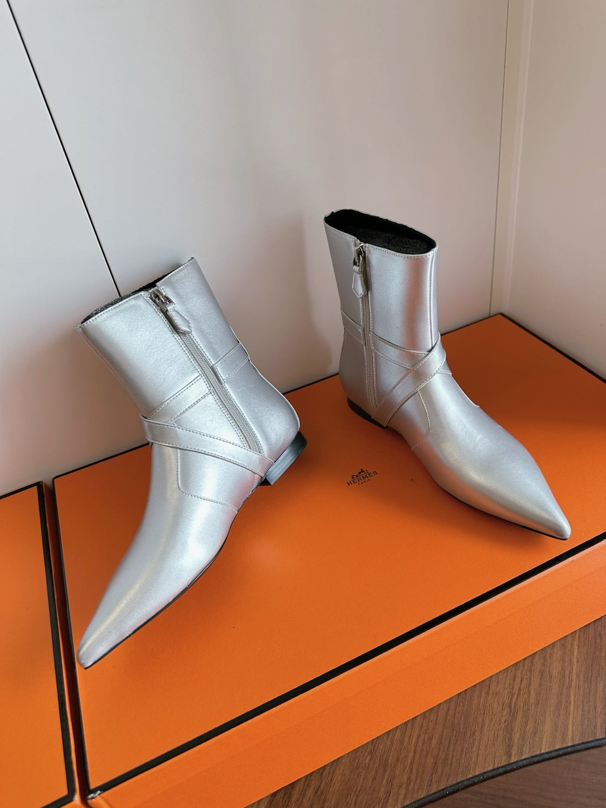 HM 26s Nice Ankle Boots 1.5cm Silver Leather 149078