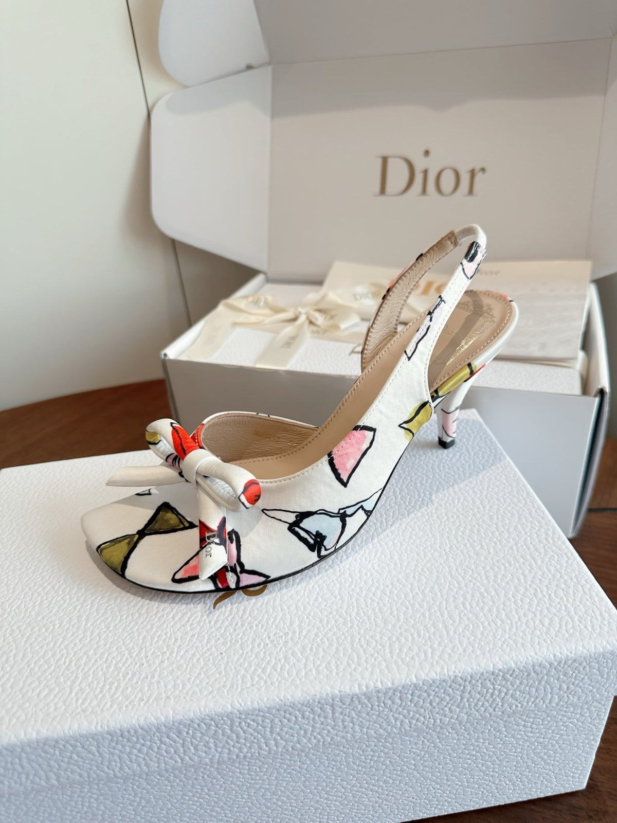 CD 26s J'Adior Slingback Sandals White Multicolor Bow Print Grosgrain 150510
