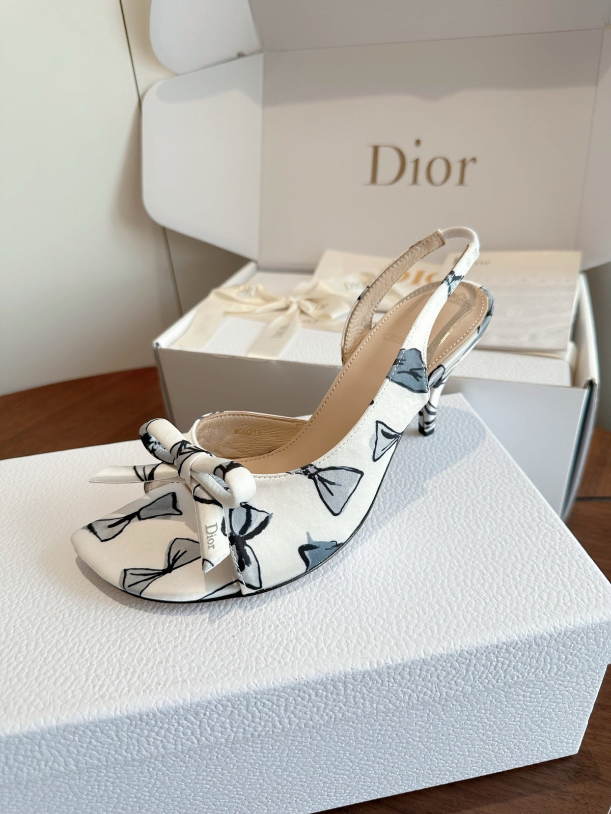 CD 26s J'Adior Slingback Sandals White Black Bow Print Grosgrain 150511
