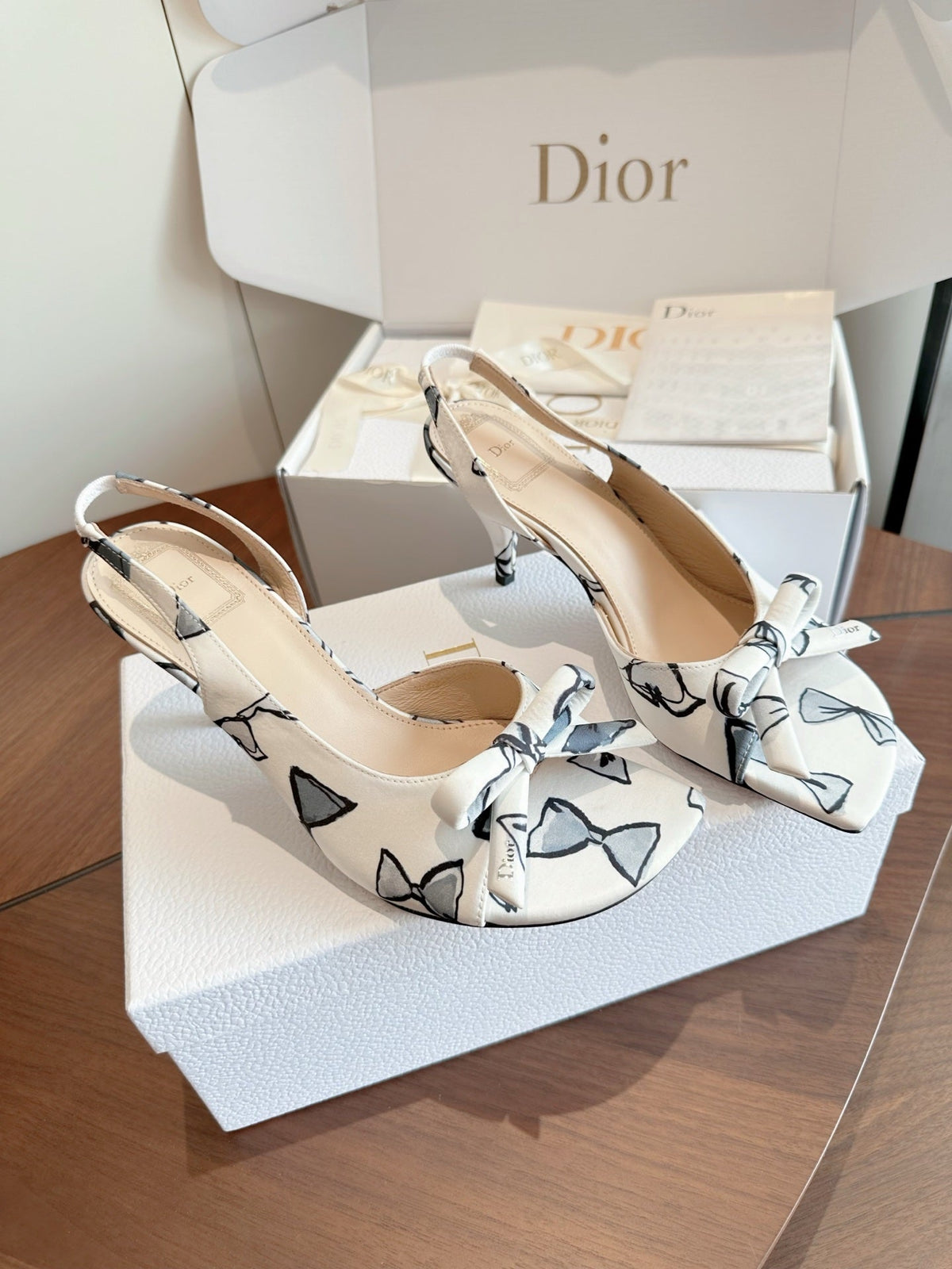 CD 26s J'Adior Slingback Sandals White Black Bow Print Grosgrain 150511