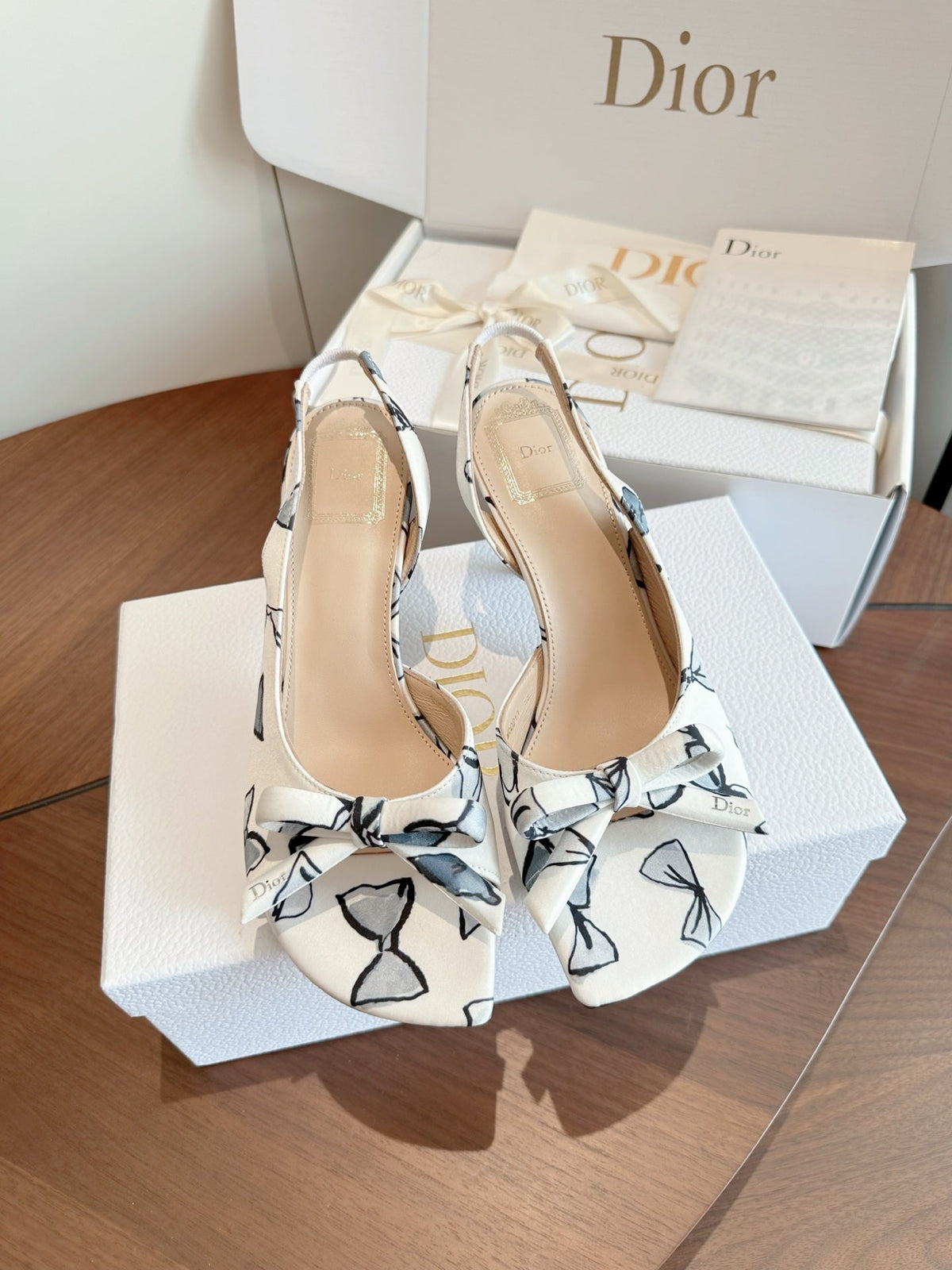 CD 26s J'Adior Slingback Sandals White Black Bow Print Grosgrain 150511