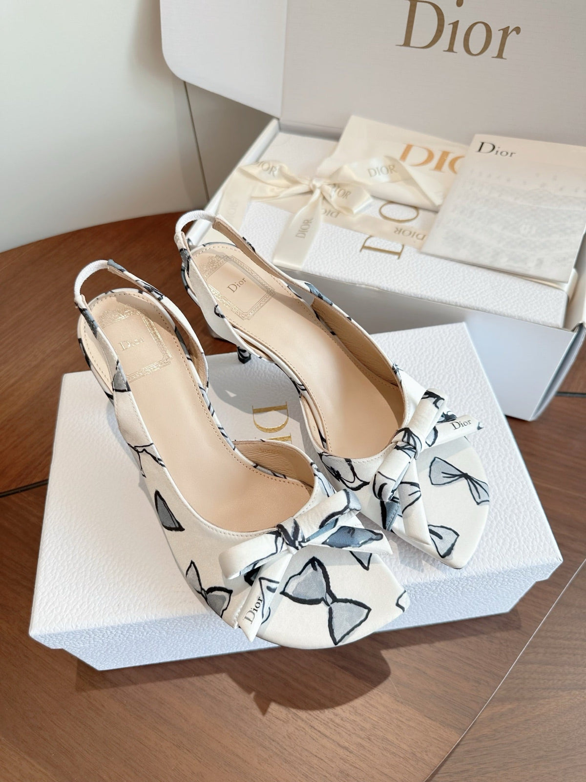 CD 26s J'Adior Slingback Sandals White Black Bow Print Grosgrain 150511