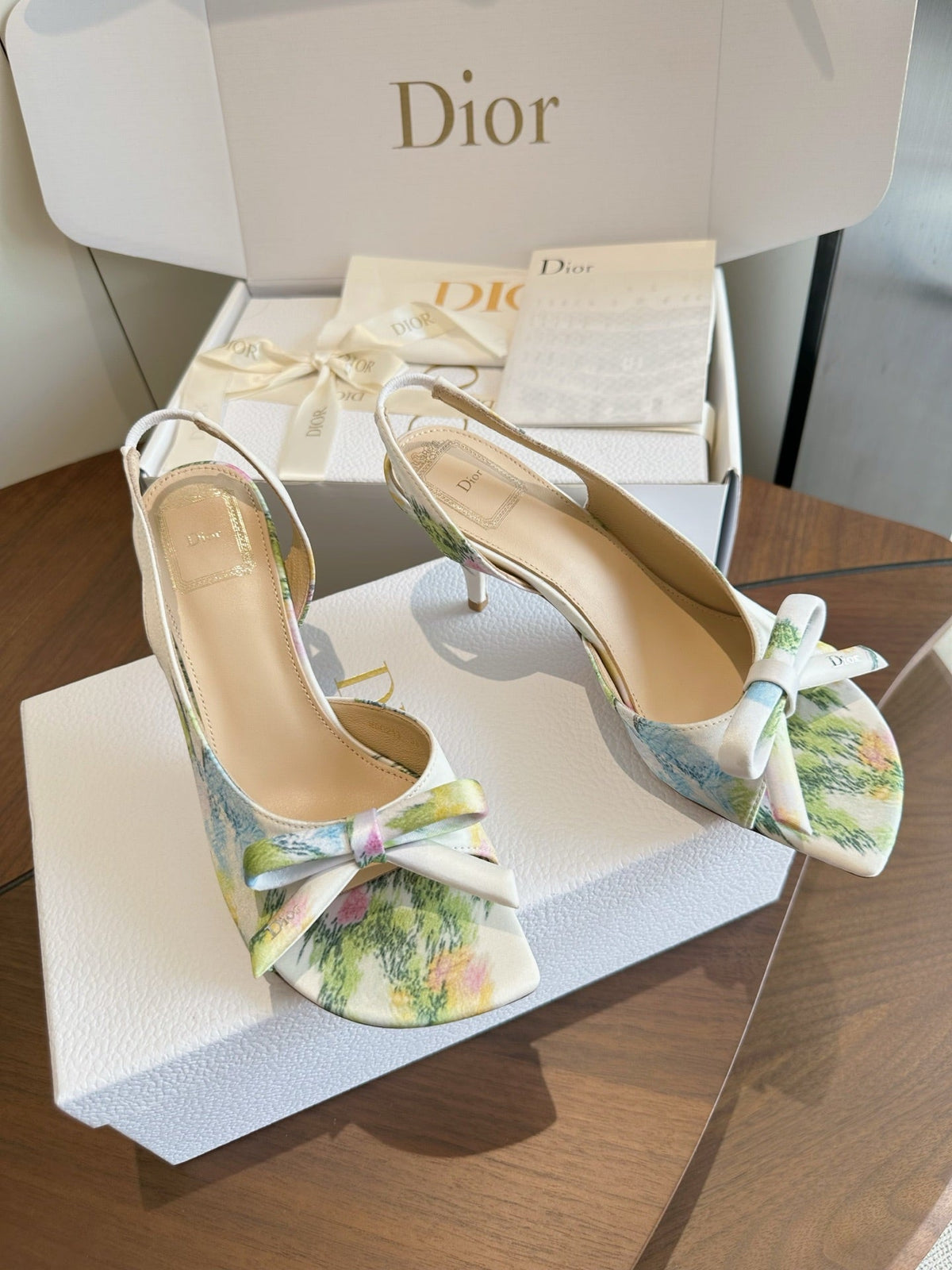 CD 26s J'Adior Slingback Sandals White Multicolor Floral Canvas 150512