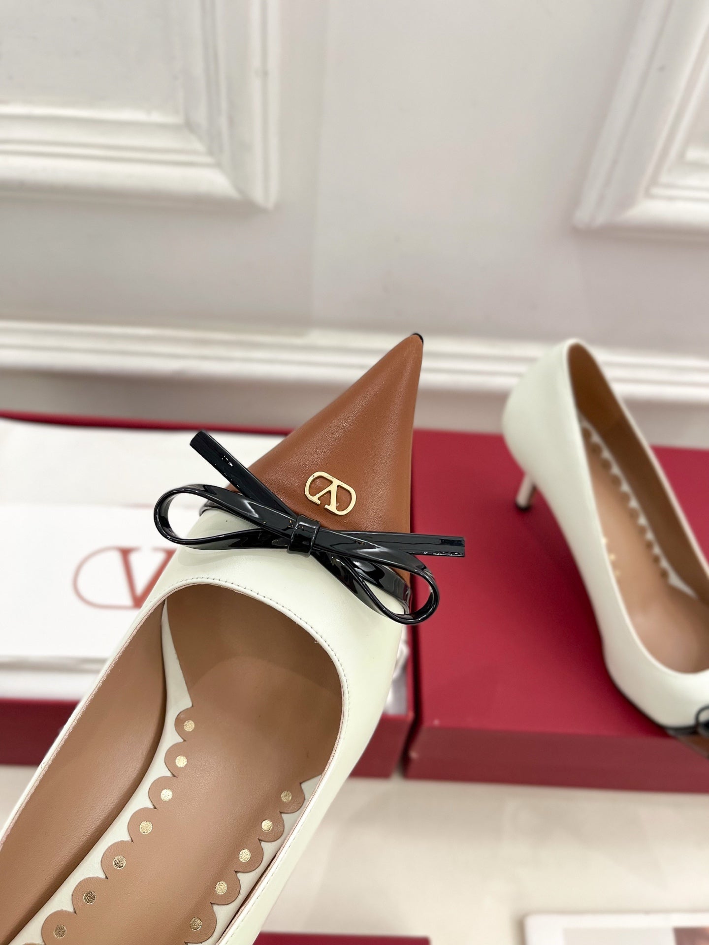 VT 25 Bepointy Pump 4.5cm White Brown Lambskin 325524