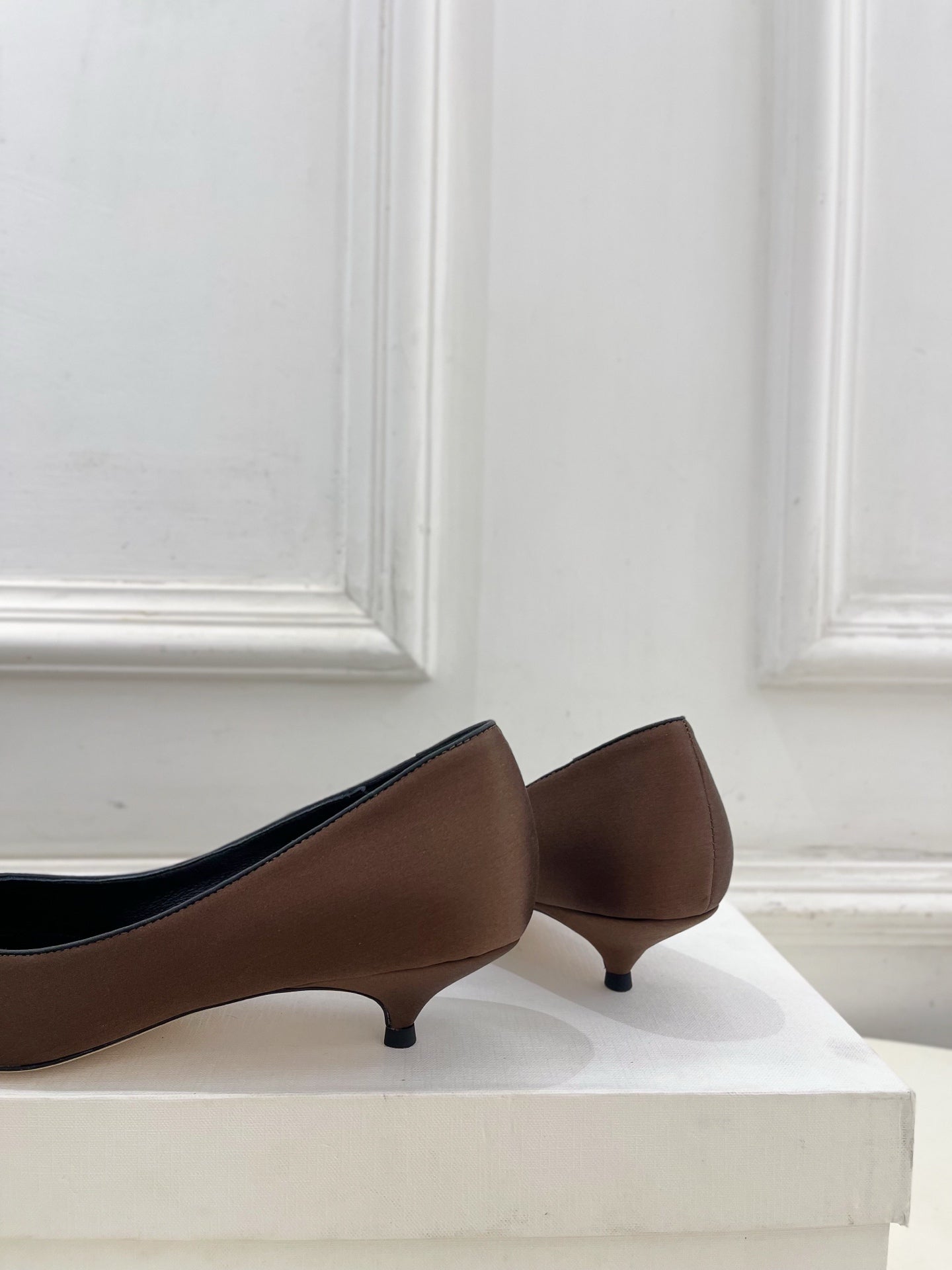 The Row 25ss TR Kitten heel Pointed Toe Shoes 35mm Brown Frabic Sheepskin 425557